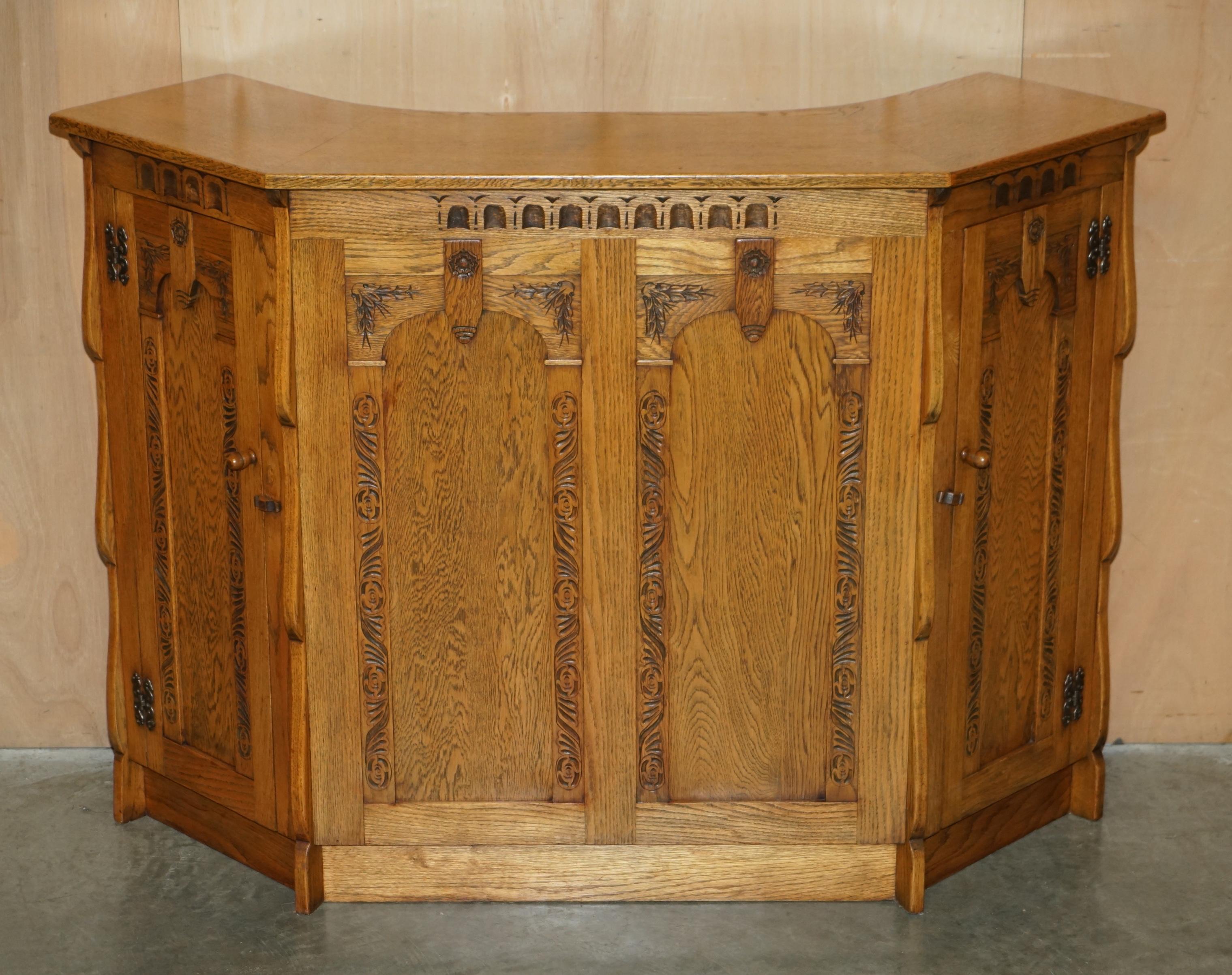 Arts and Crafts ViNTAGE OAK ARTS & CRAFTS HAND CARVED HOME BAR & CHESTERFIELD LEATHER STOOLS