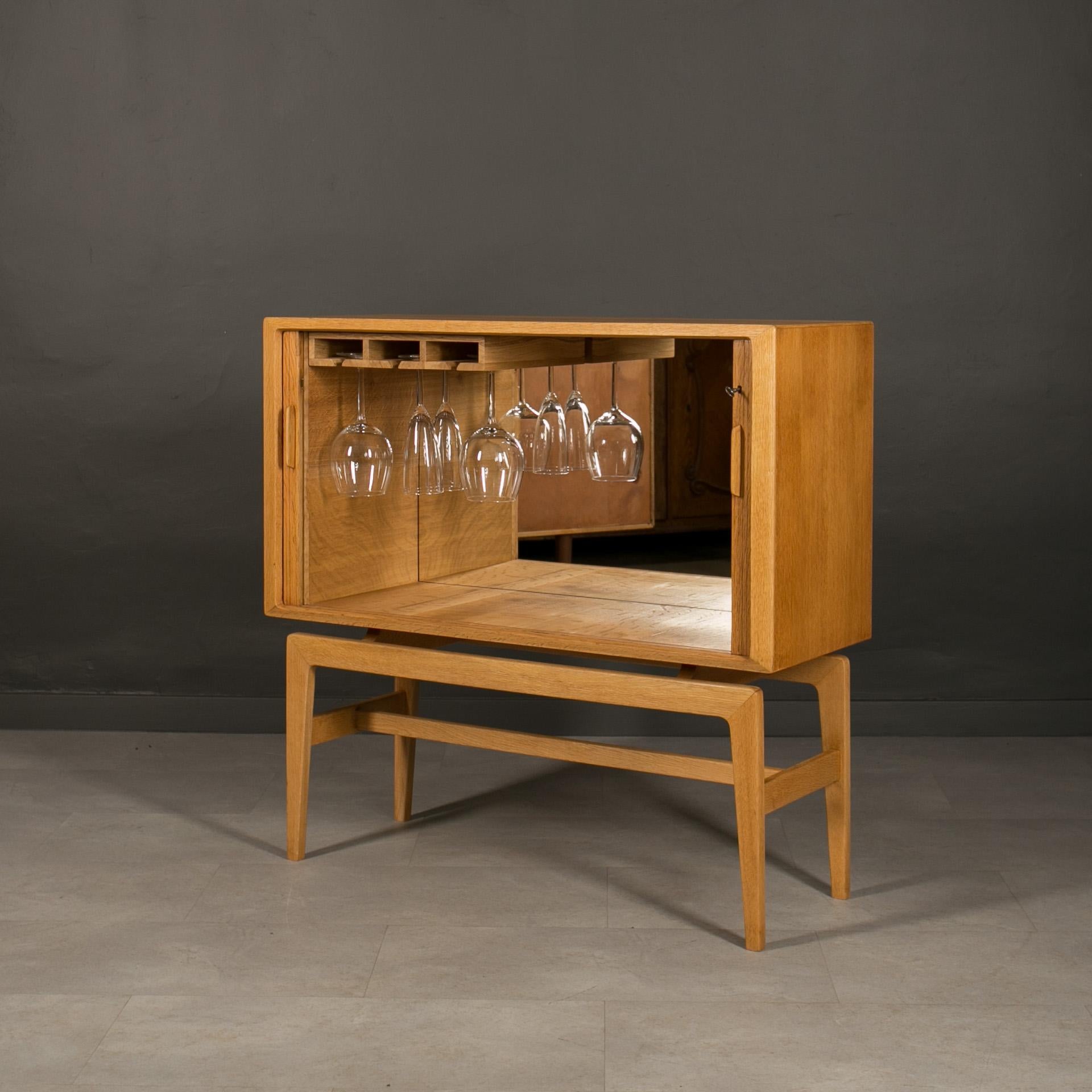 Vintage Oak Bar Cabinet, Norway, 1960s In Good Condition For Sale In Wrocław, Poland