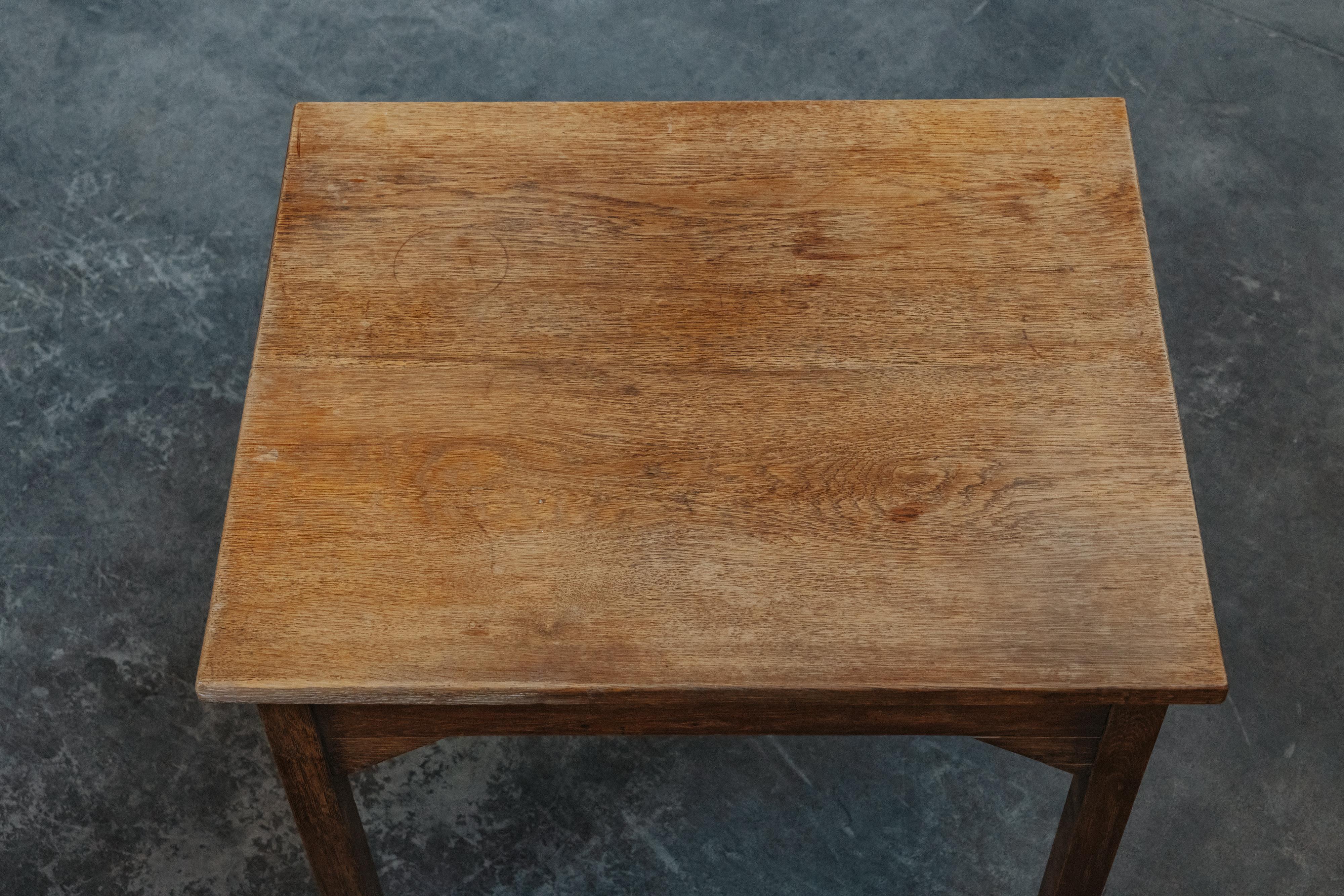 Vintage Oak Bistro Table From France, CIrca 1950 Roble en venta