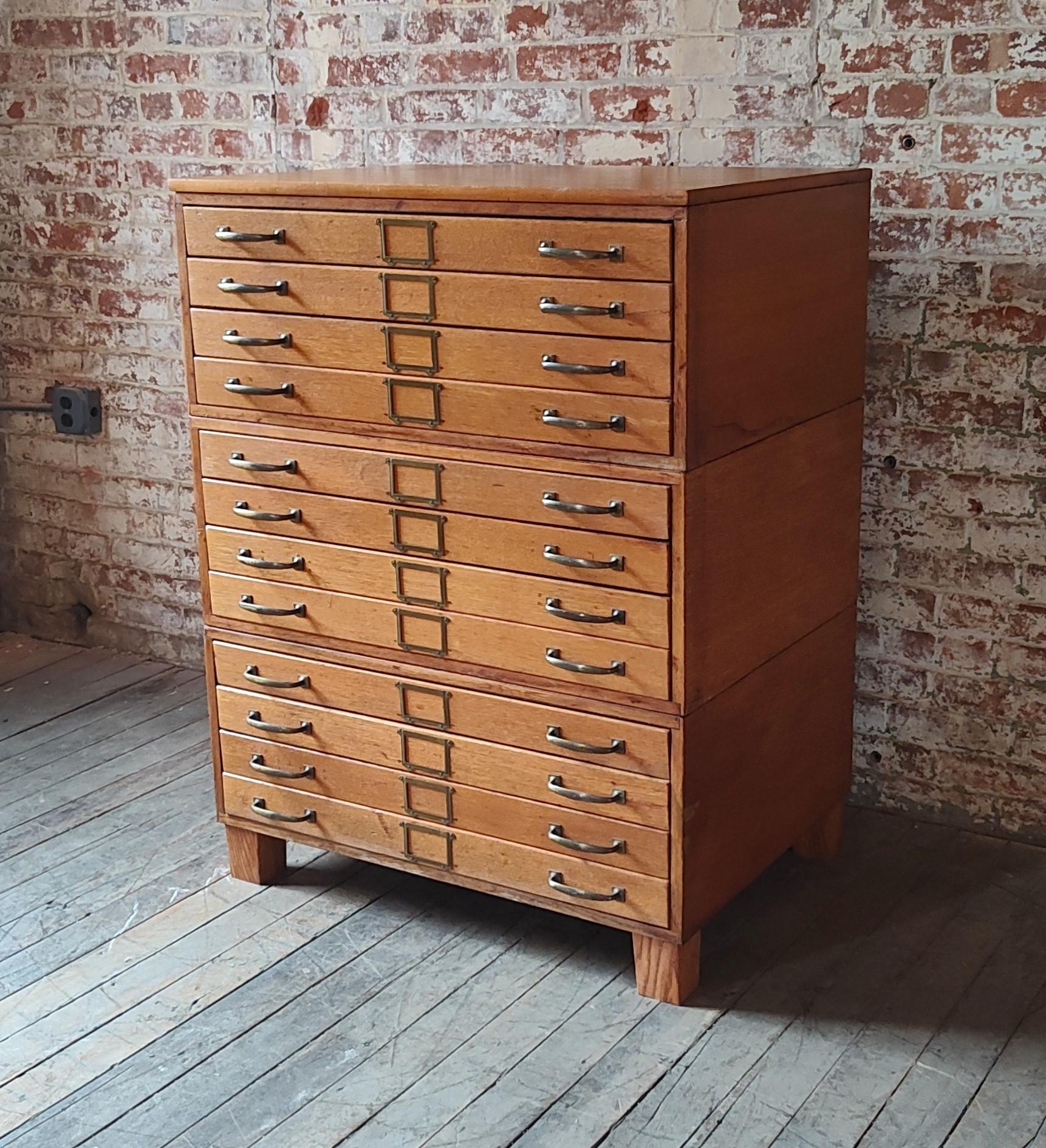 Vintage Oak Blueprint / Flat File Cabinet In Good Condition For Sale In Oakville, CT