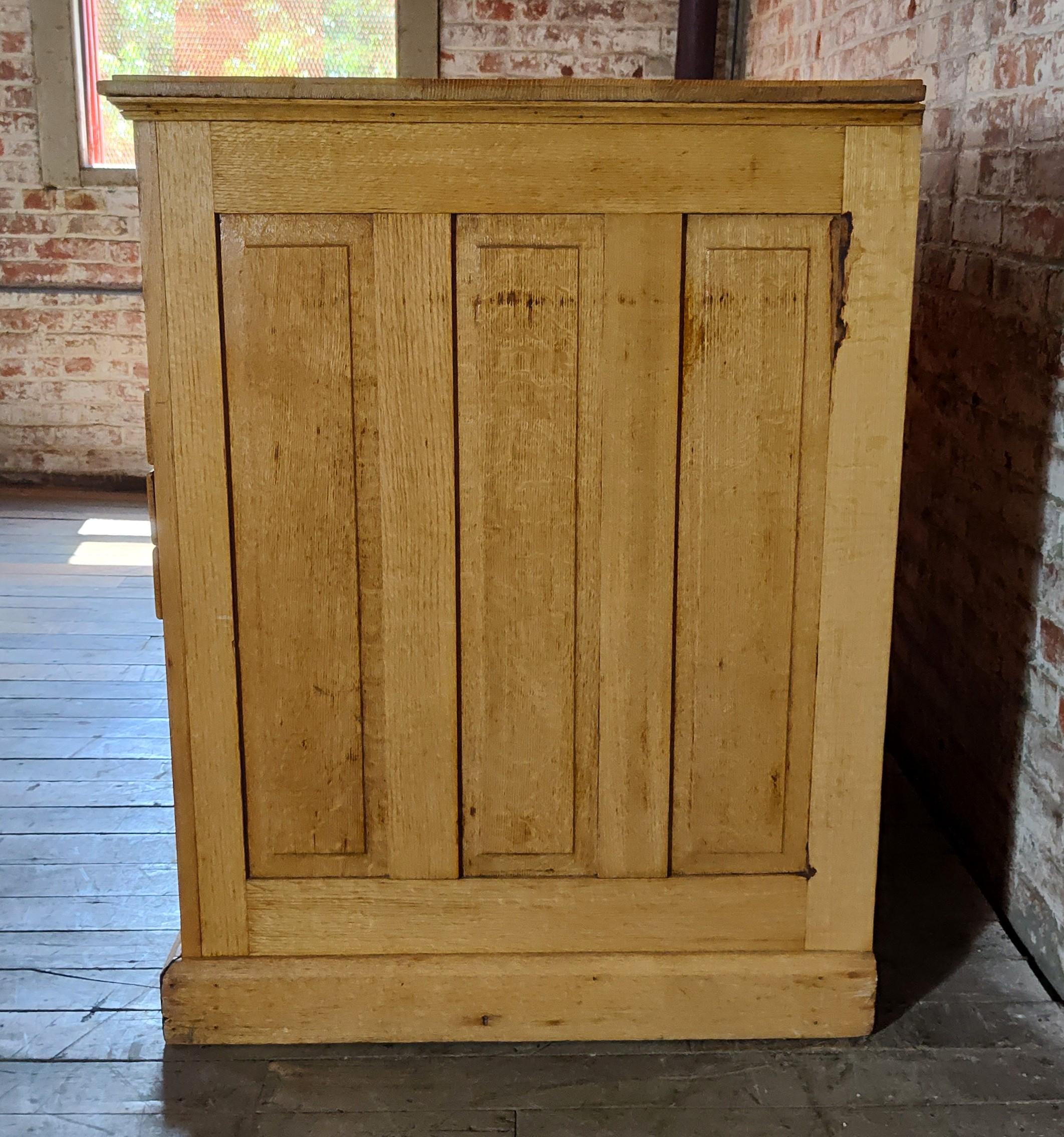 Vintage Oak Blueprint / Map / Flat File Cabinet In Good Condition In Oakville, CT