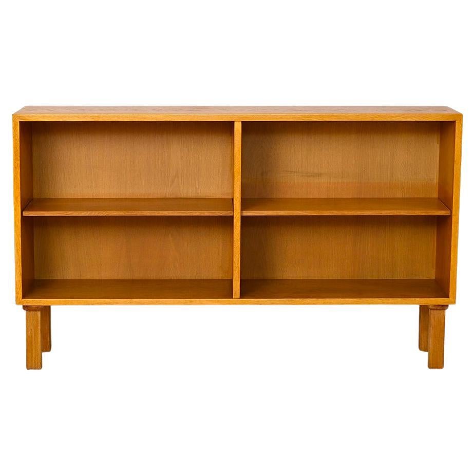 Vintage oak bookcase For Sale at 1stDibs
