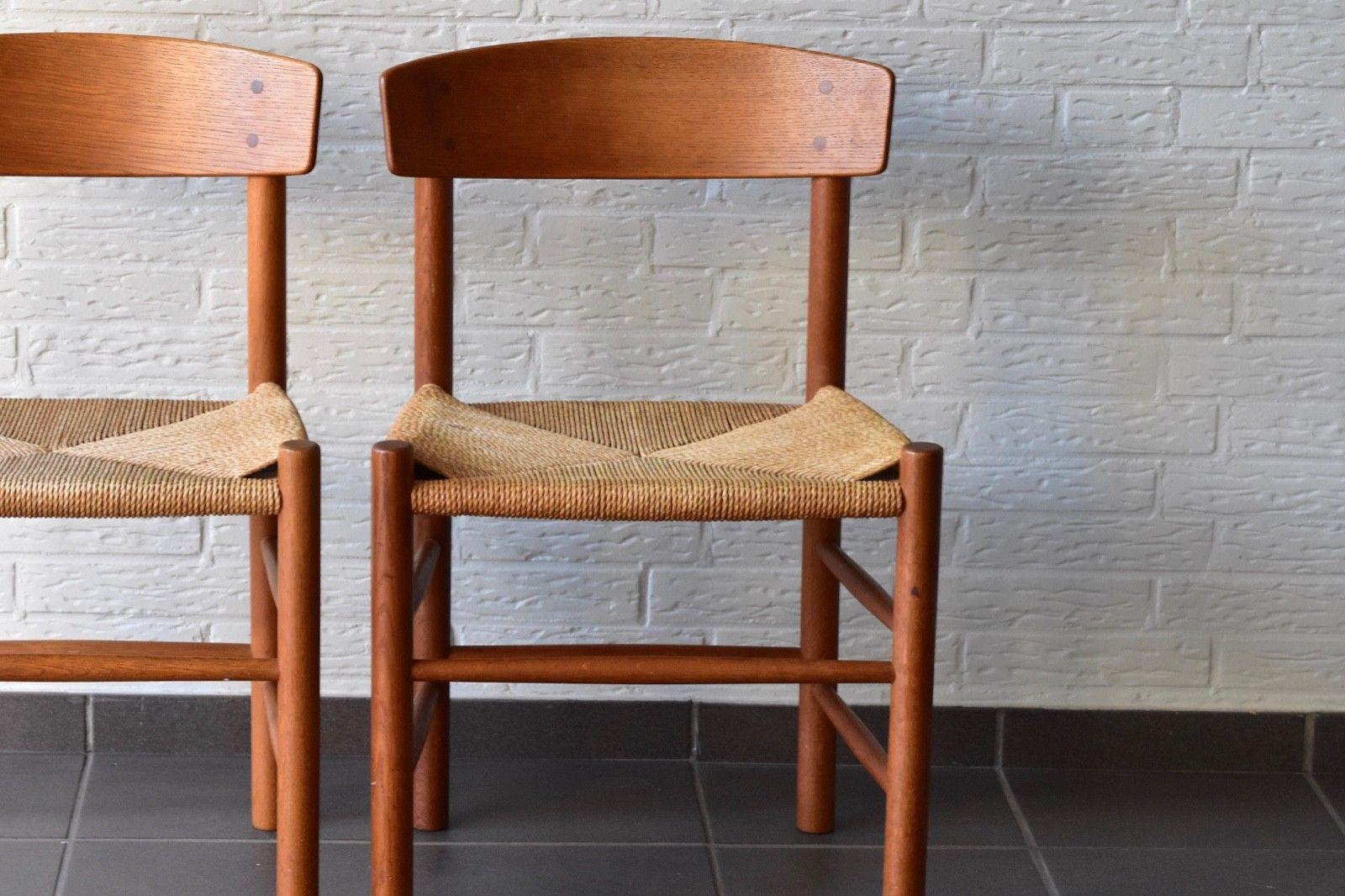 Very nice vintage oak Børge Mogensen dining chairs model J39 with nice patina and no damages. Only two larger spots at the paper cord.
Produced by FDB Møbler Denmark. It need 30-50 years to get this beautiful patina!
Price for one chair.
If you