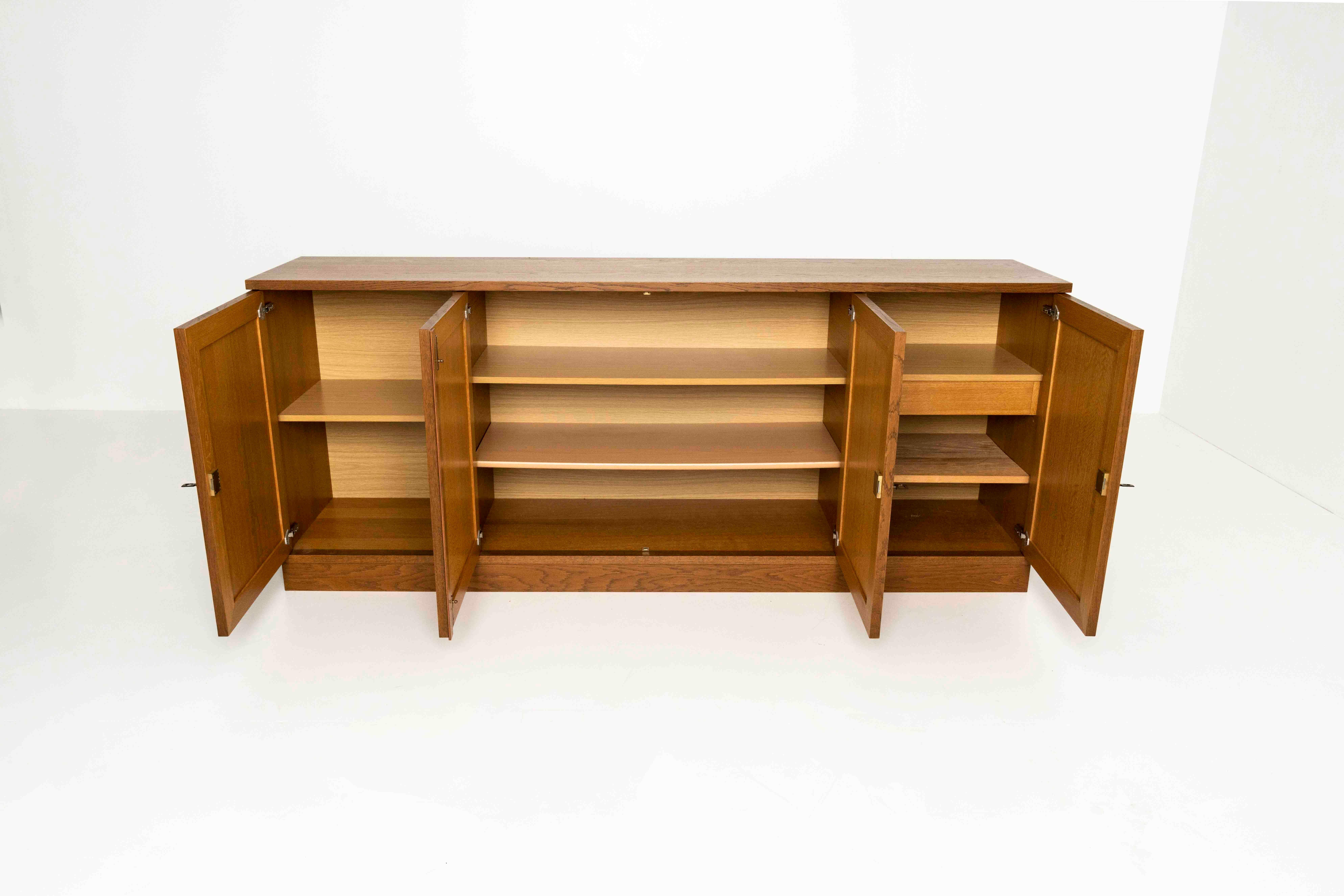Vintage Oak Brutalist Sideboard in the Style of Gerhard Bartels, Germany 1970s In Good Condition In Hellouw, NL