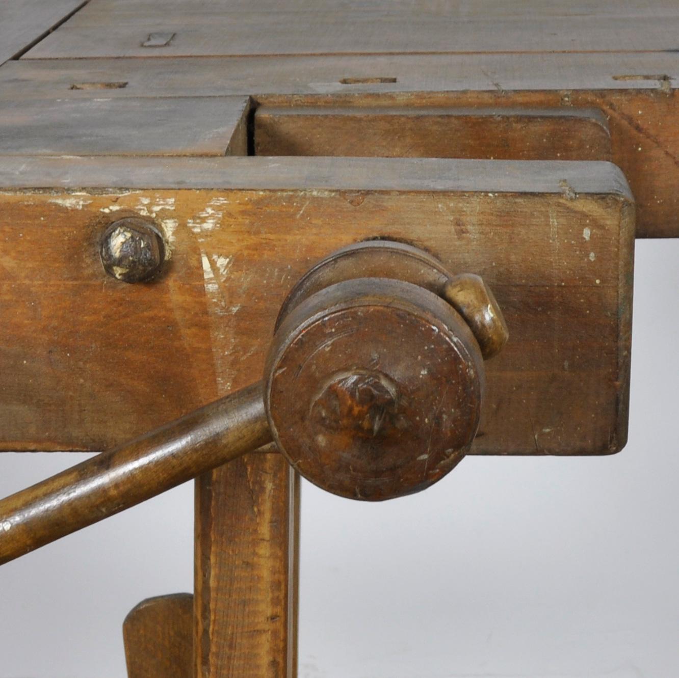 Vintage Oak Carpenter's Workbench, 1935 In Good Condition In Amsterdam, Noord Holland