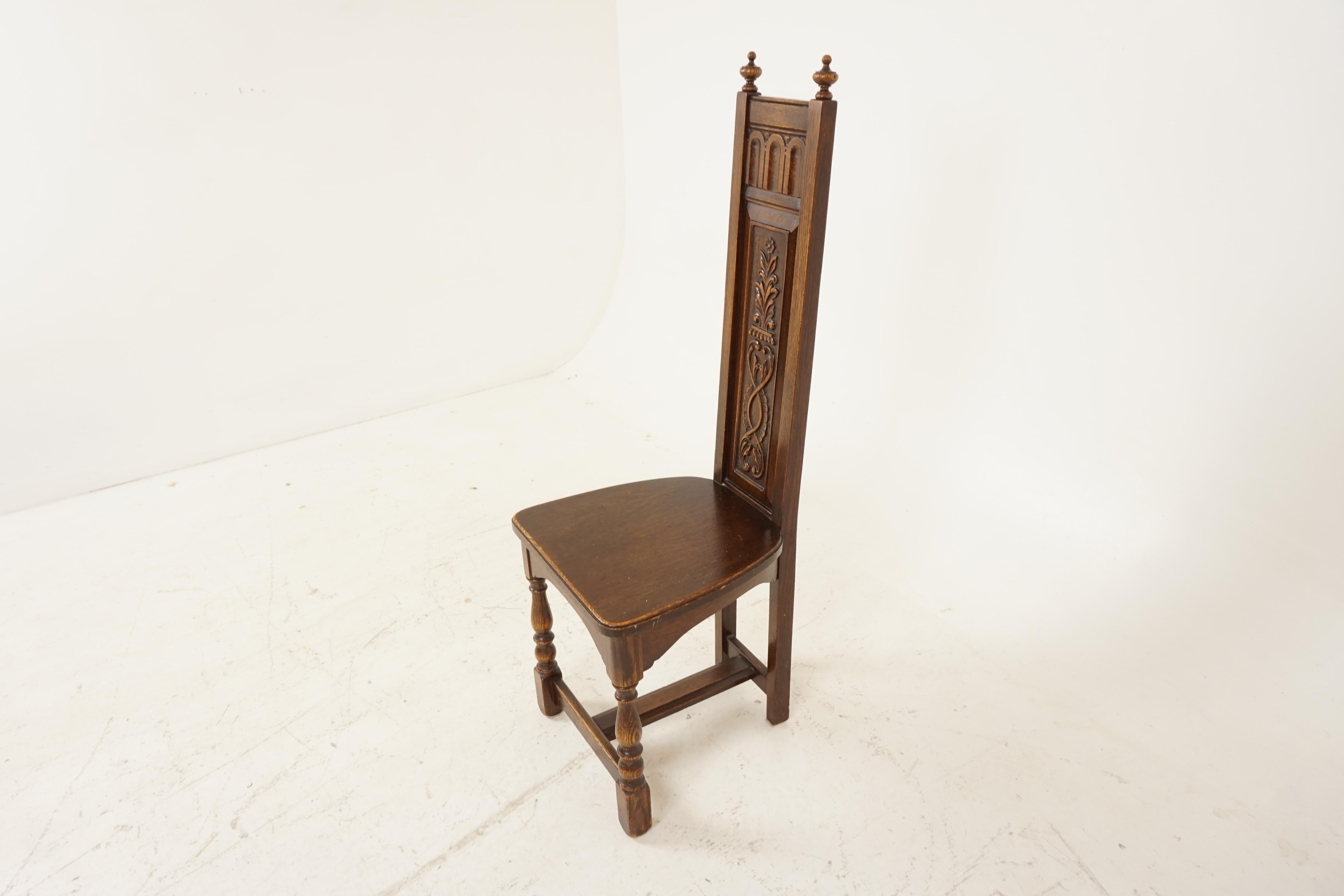 Vieille chaise en chêne:: Chaise de salle en chêne sculpté:: Scotland 1930:: B2268 Bon état à Vancouver, BC