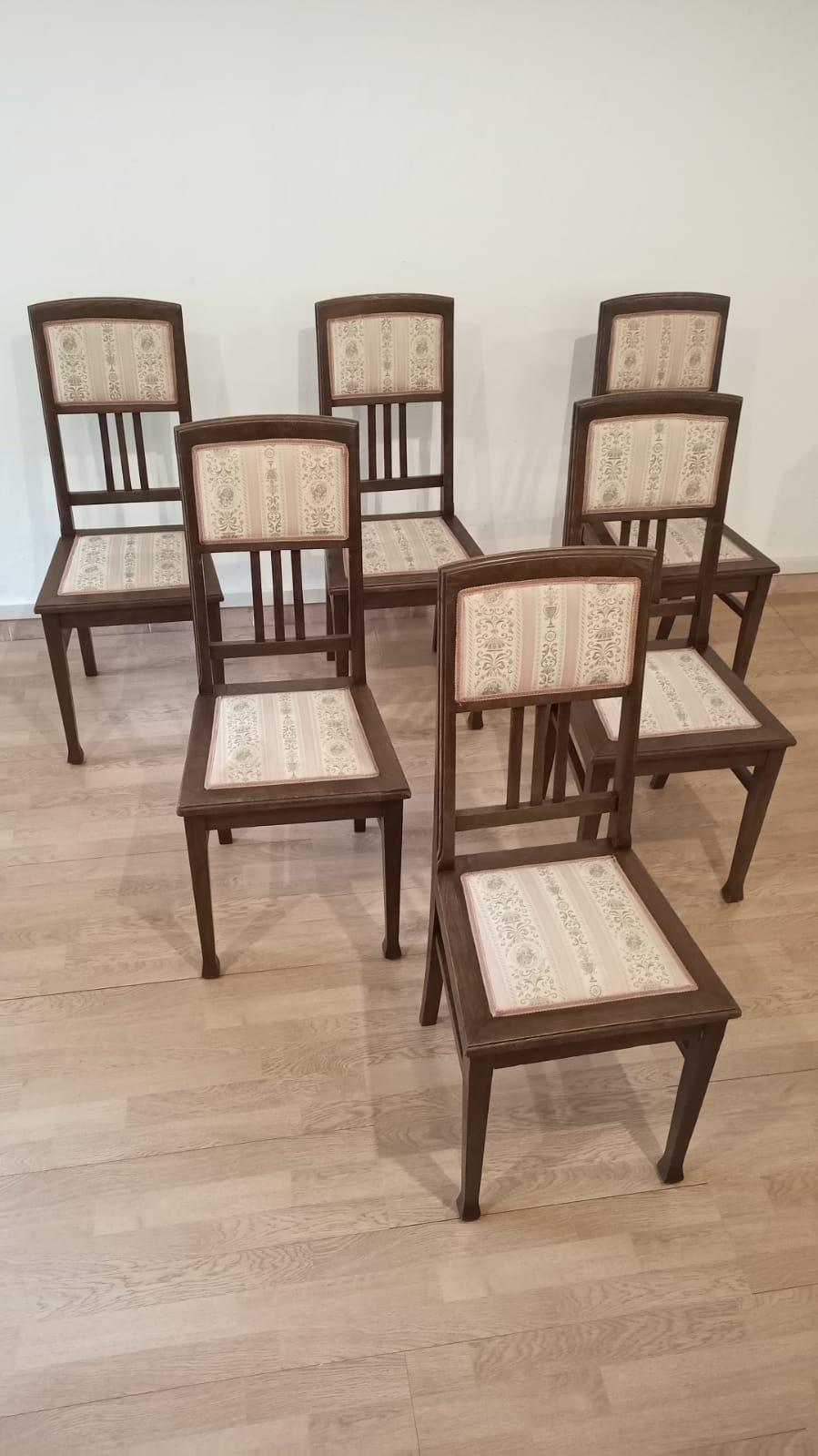 Six vintage oak chairs

Six solid oak chairs. Complete with original upholstery in excellent condition.

Completely made of oak, simple and classic line that adapts to any style of furniture.

Chair dimensions 43cm x 41cm, height 101cm.

We  have a