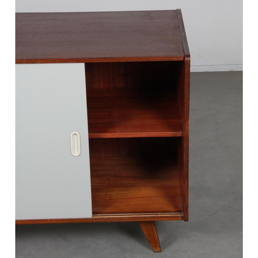 Milieu du XXe siècle Commode vintage en chêne de Jiri Jiroutek, modèle U-452, années 1960 en vente