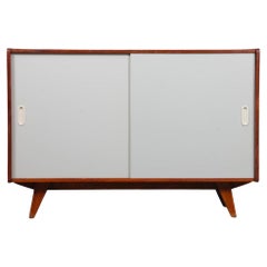 Commodes and Chests of Drawers