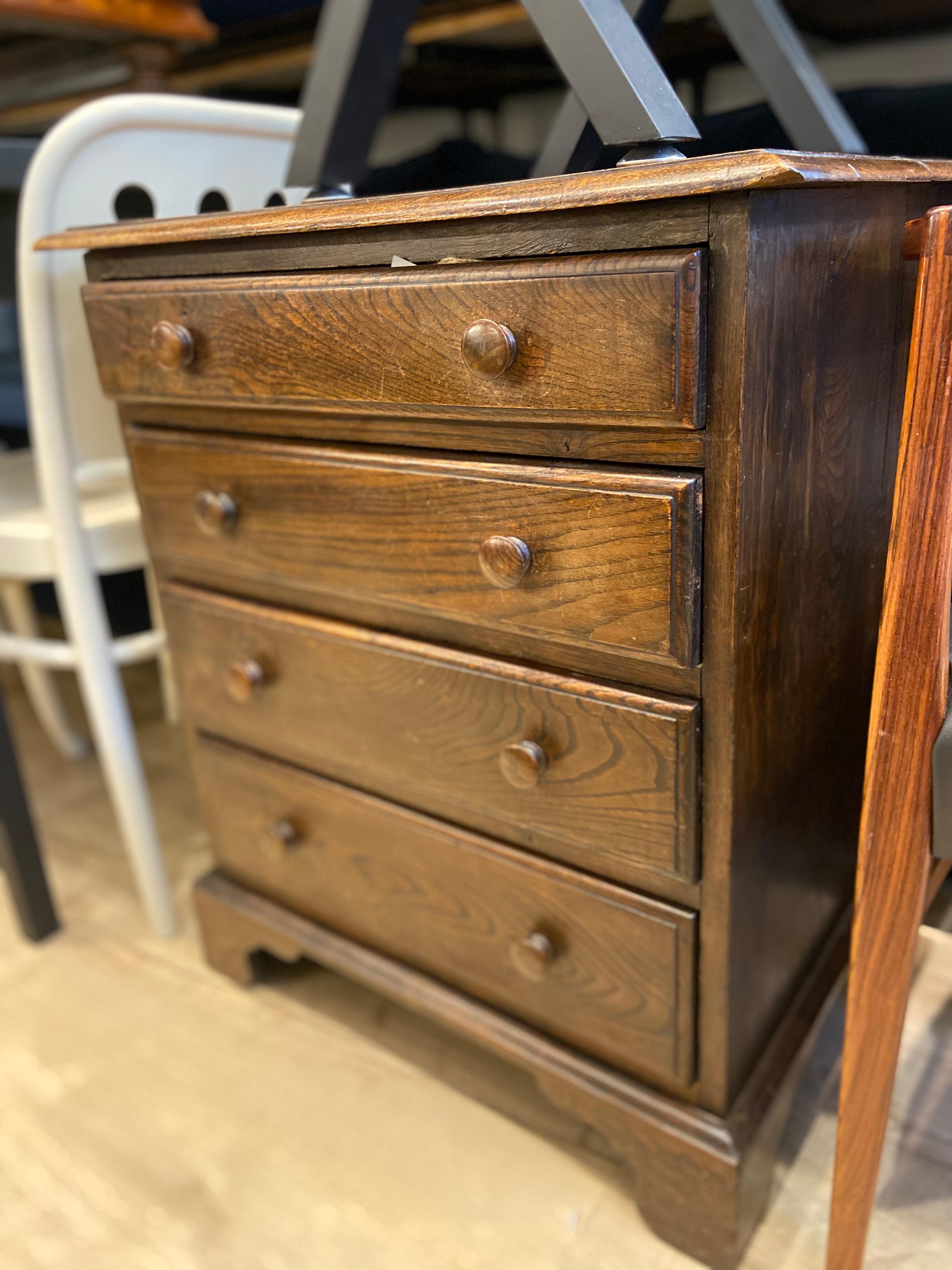 Vintage Oak Chest Of Drawers For Sale 1