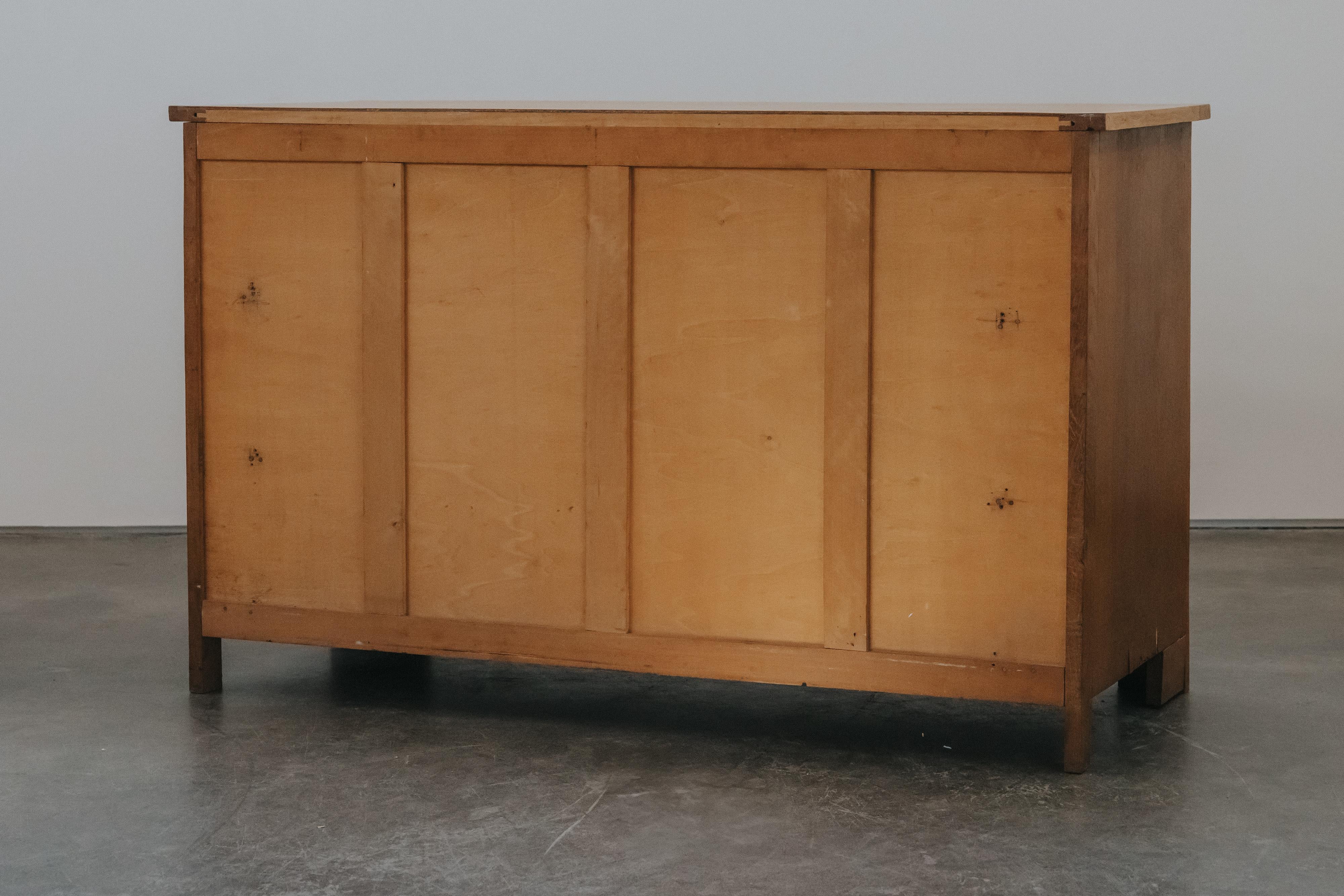 Vintage Eiche Kommode aus Frankreich, CIRCA 1960 (Eichenholz) im Angebot