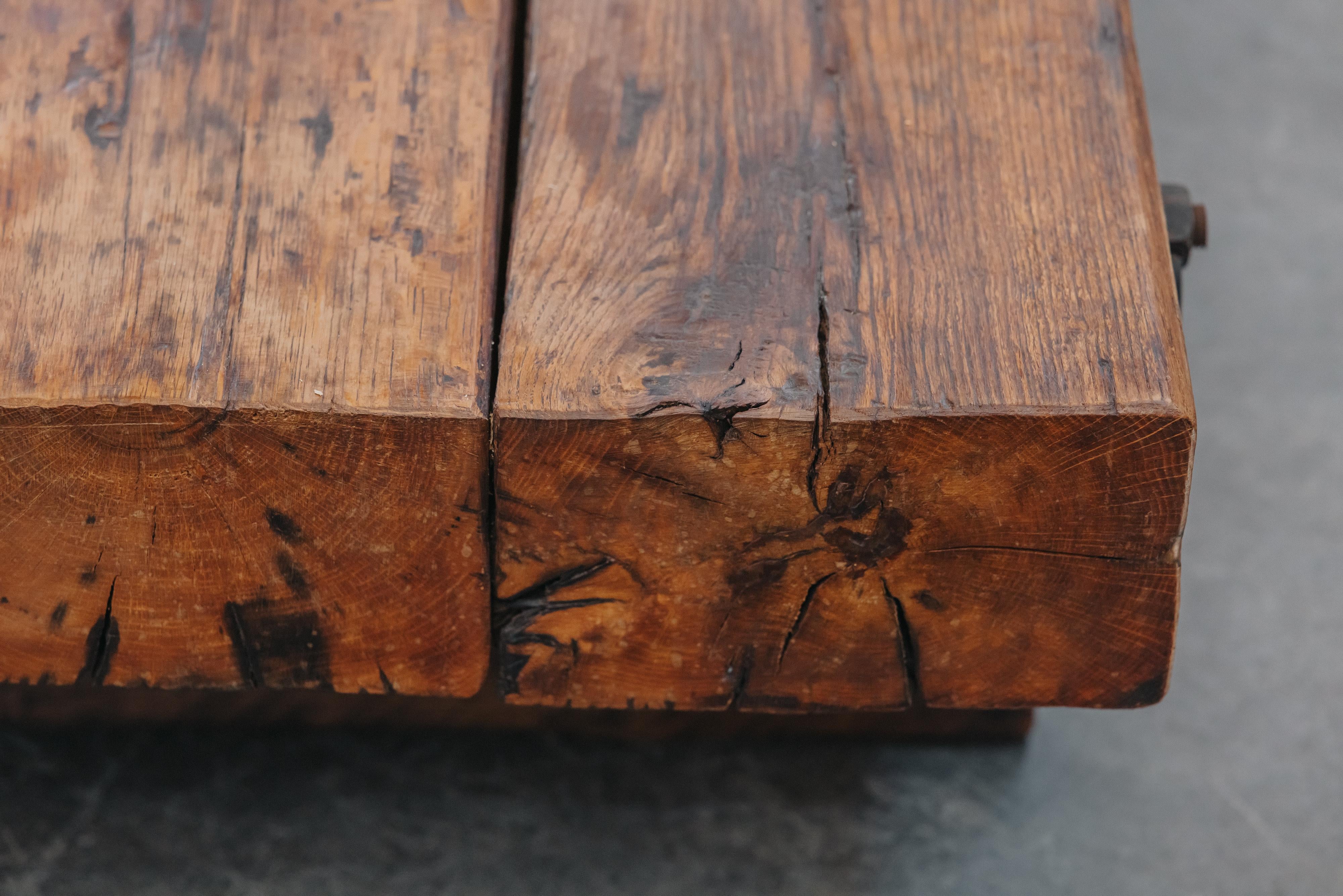 Mesa baja vintage de roble procedente de Francia, circa 1960 en venta 4