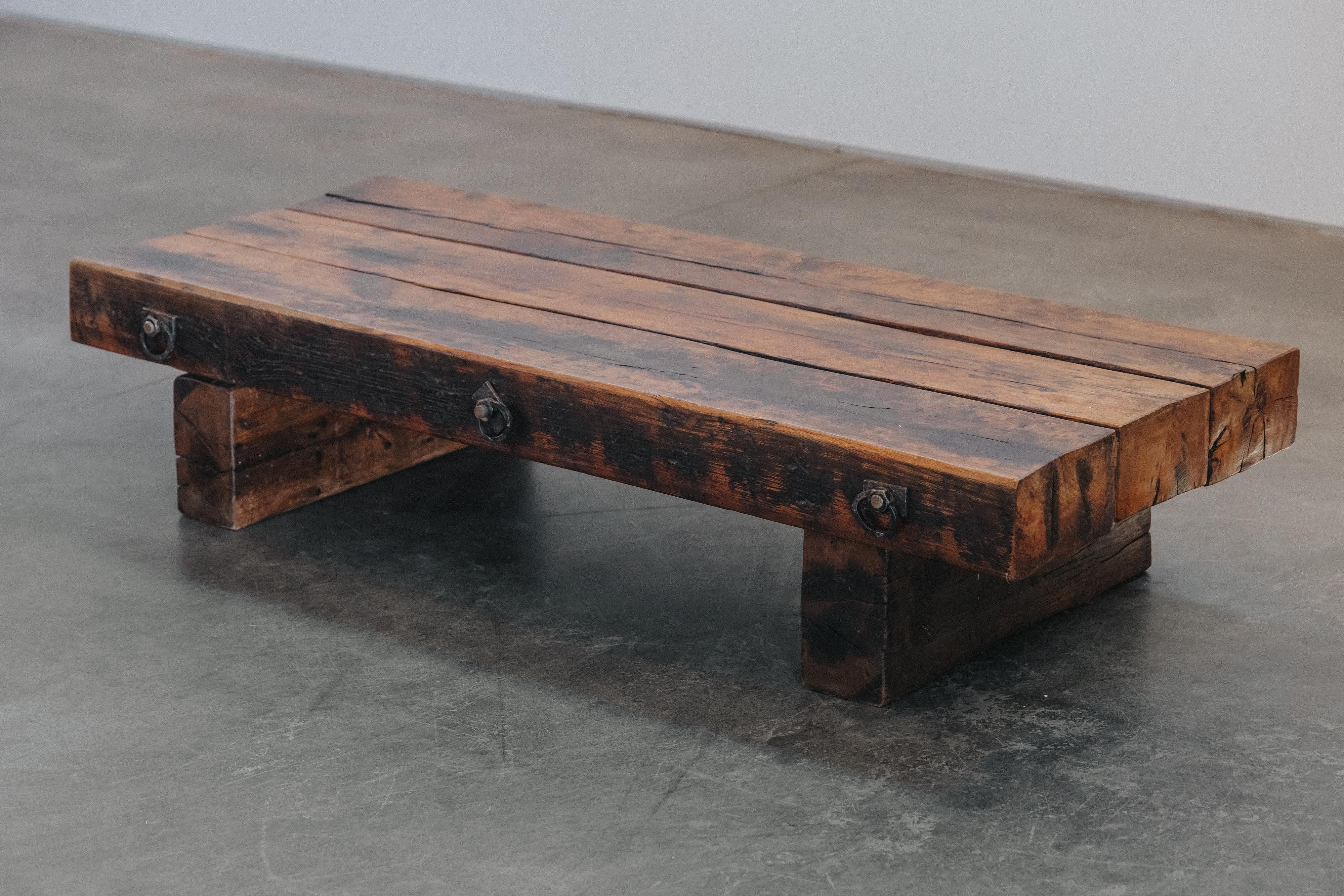 Mesa baja vintage de roble procedente de Francia, circa 1960 en Bueno estado para la venta en Nashville, TN