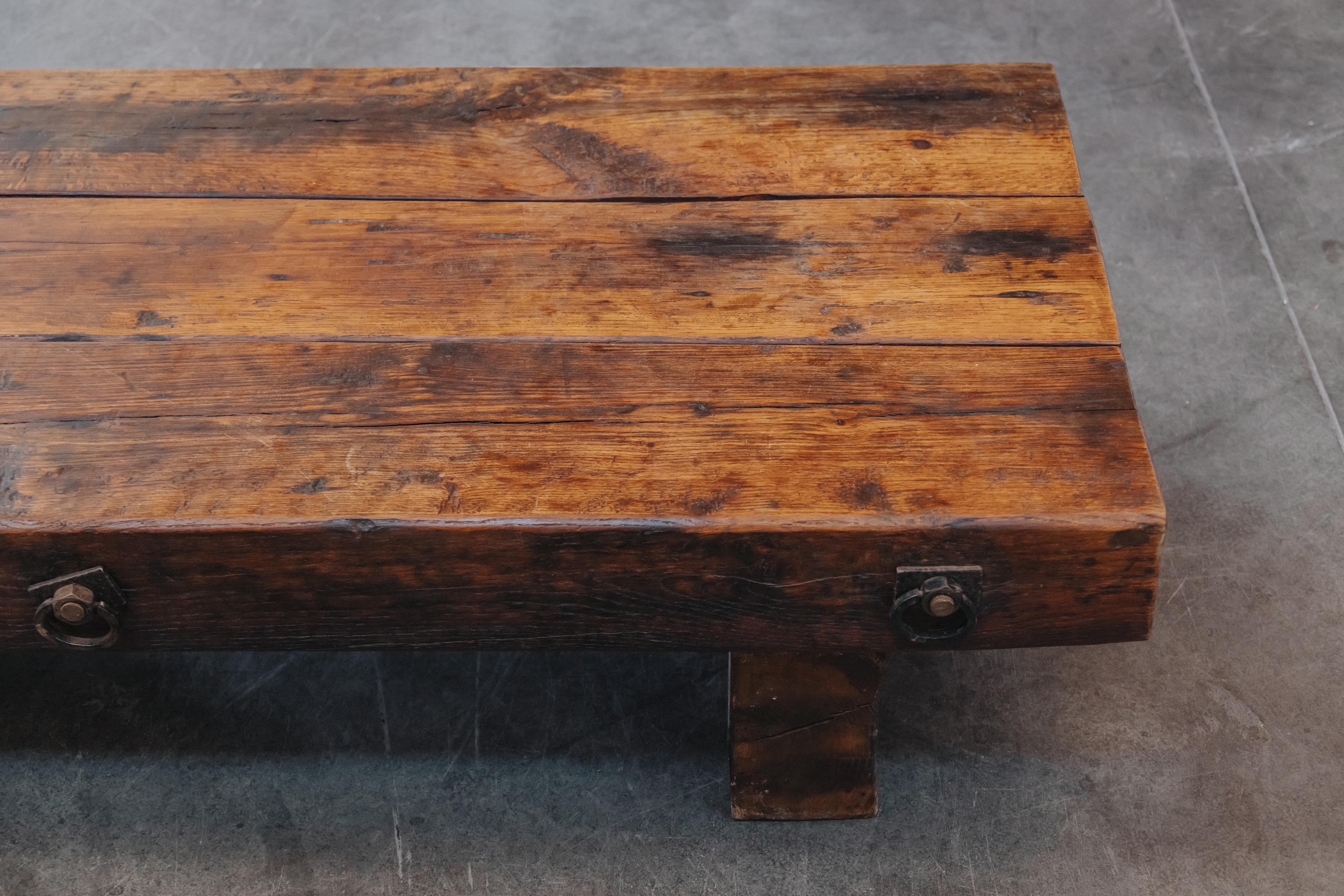 Mesa baja vintage de roble procedente de Francia, circa 1960 en venta 1