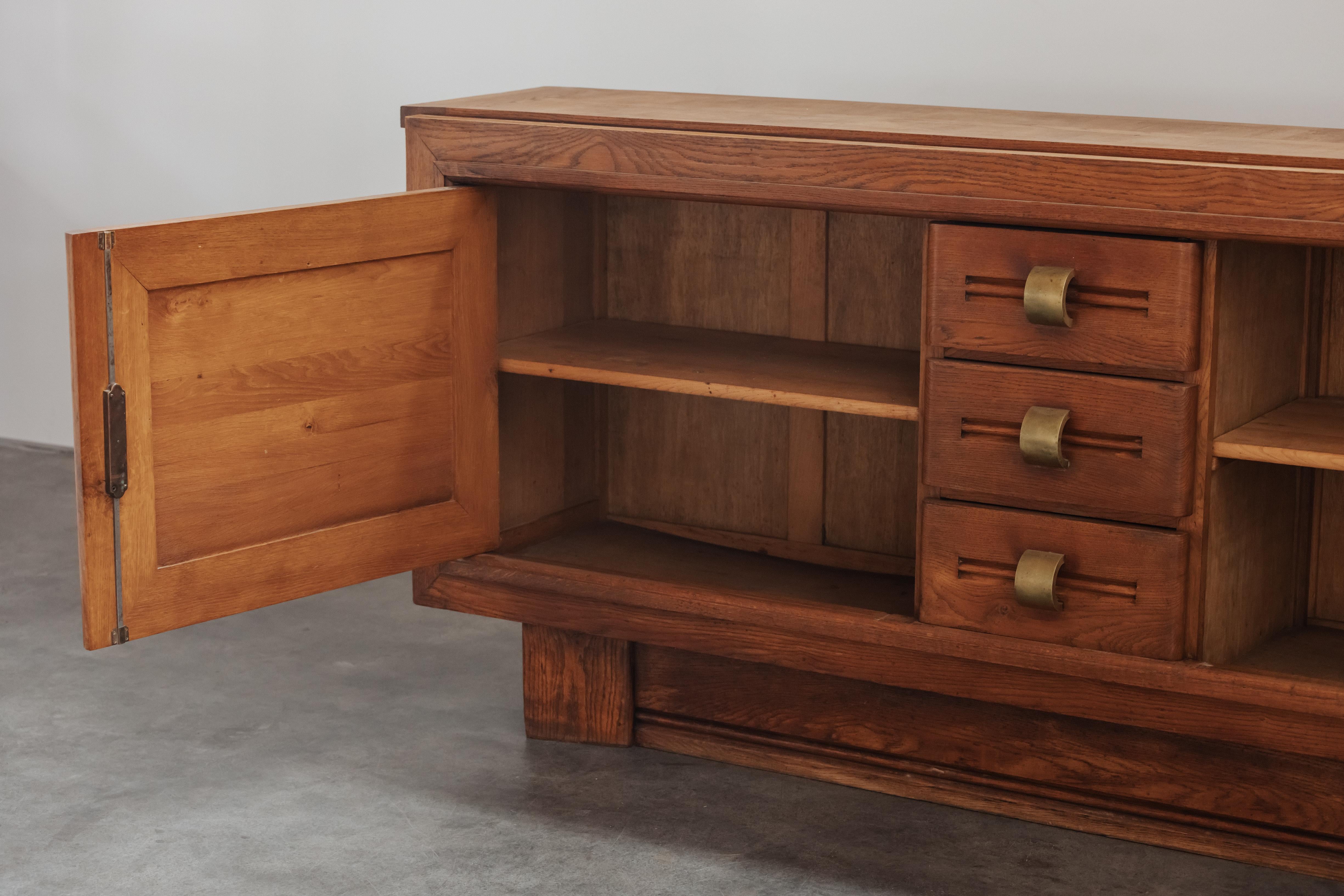 Crédence en Oak Vintage de France, Circa 1950 Bon état à Nashville, TN