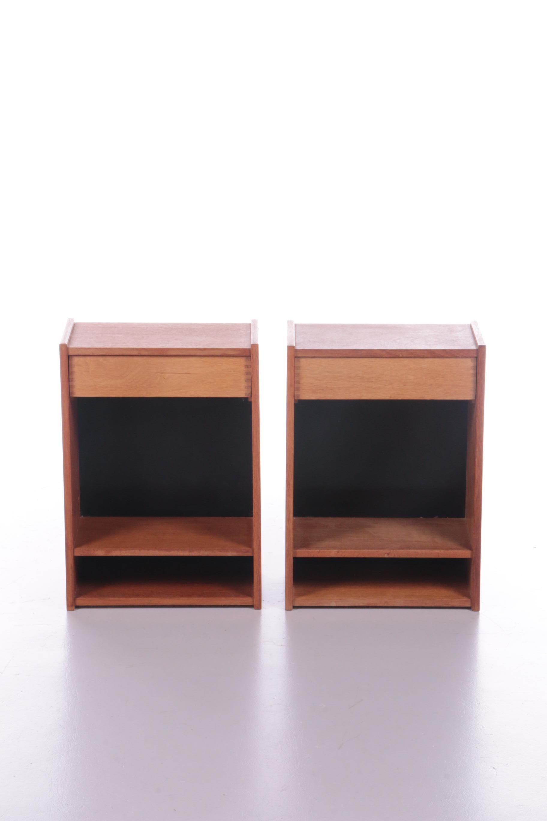 Vintage oak Danish bedside tables, 60s

This set of two mid-century bedside tables come from Denmark and were produced in the 1960s.

The bedside tables are made of sturdy and light oak wood. Each bedside table has a drawer and an extra shelf so