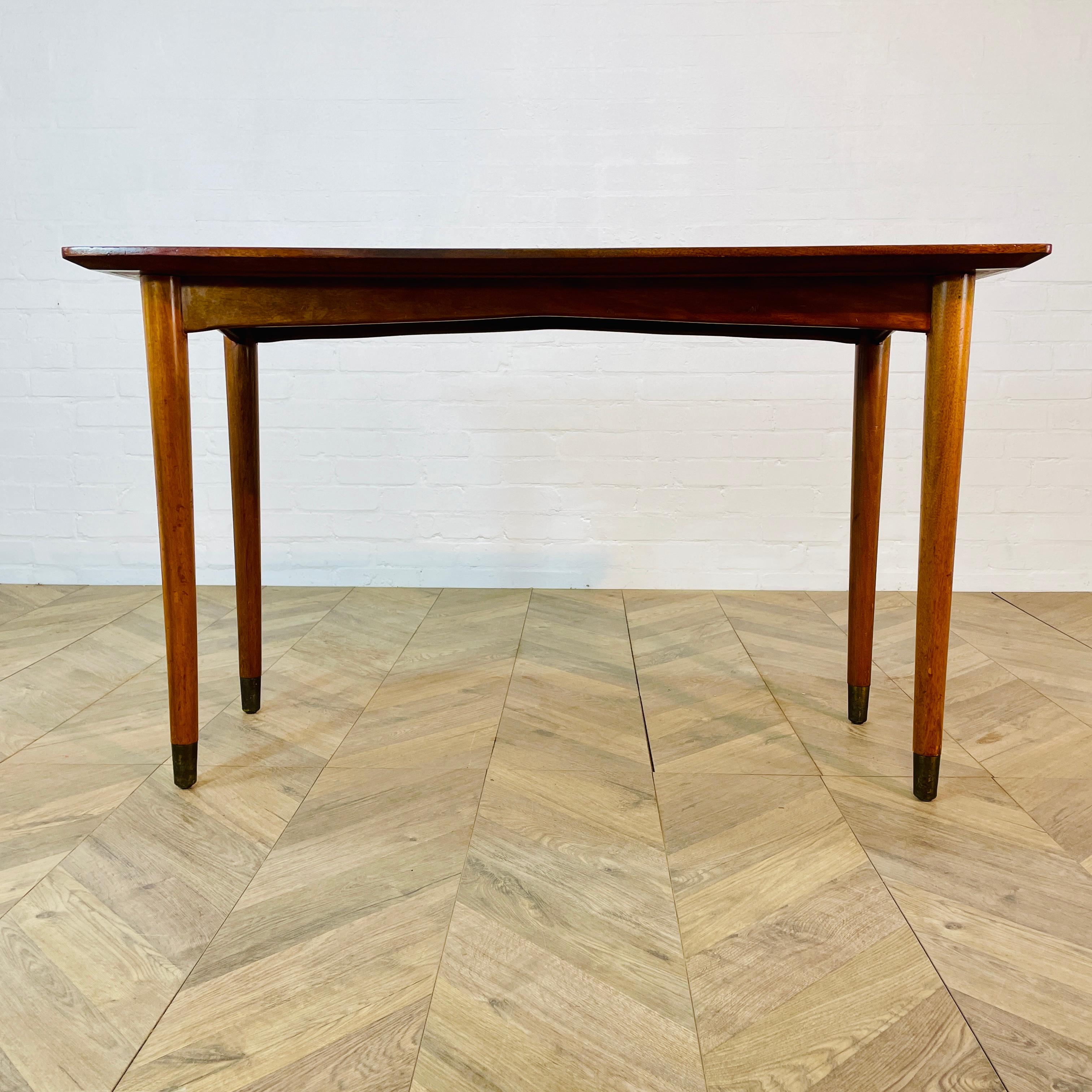 Scrivania vintage in Oak di 'Fergus Bridges Ltd' con piano in pelle blu, anni '50 5