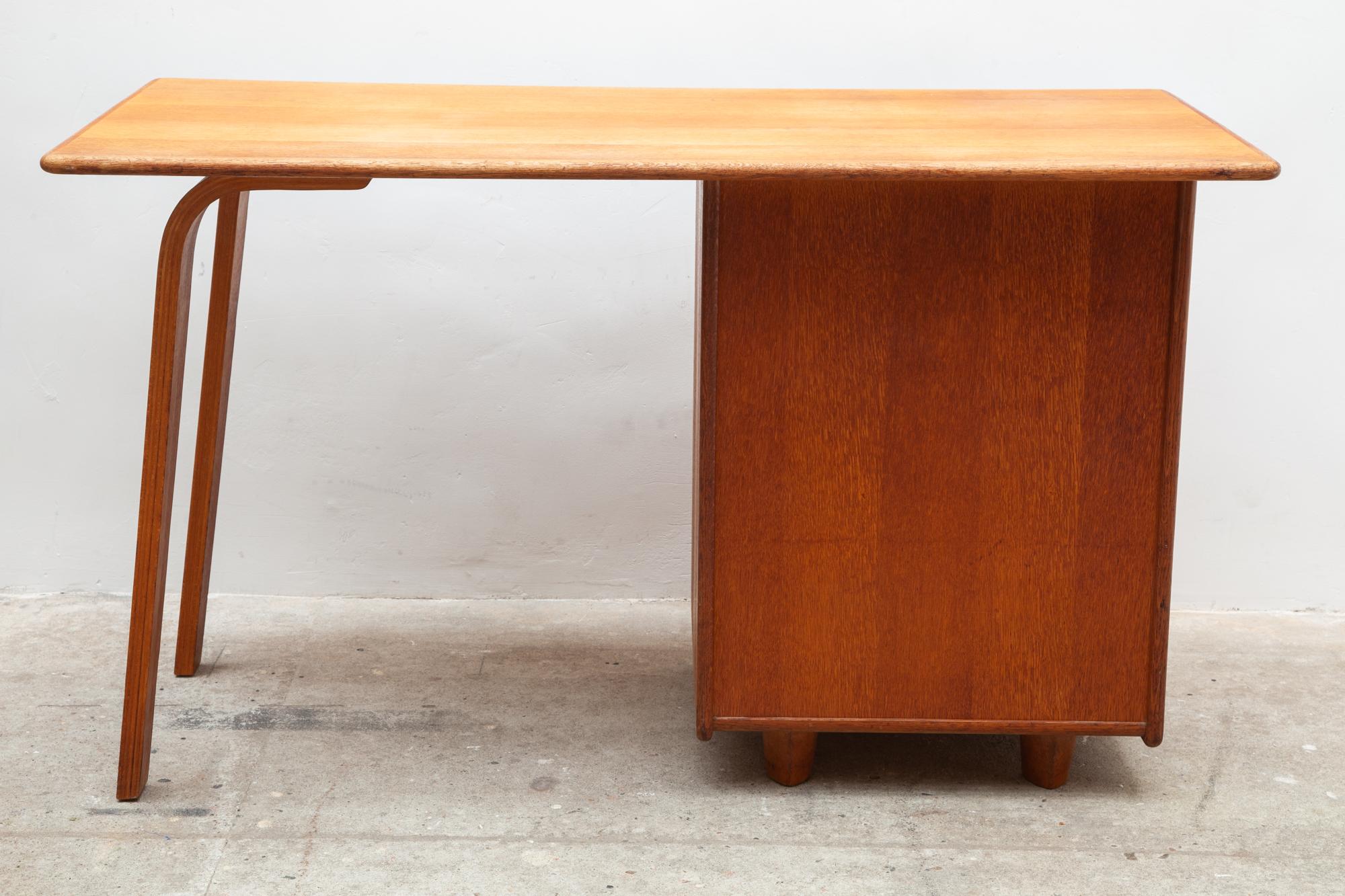 Vintage Oak Desk designed by Cees Braakman for UMS Pastoe, 1950s In Good Condition In Antwerp, BE