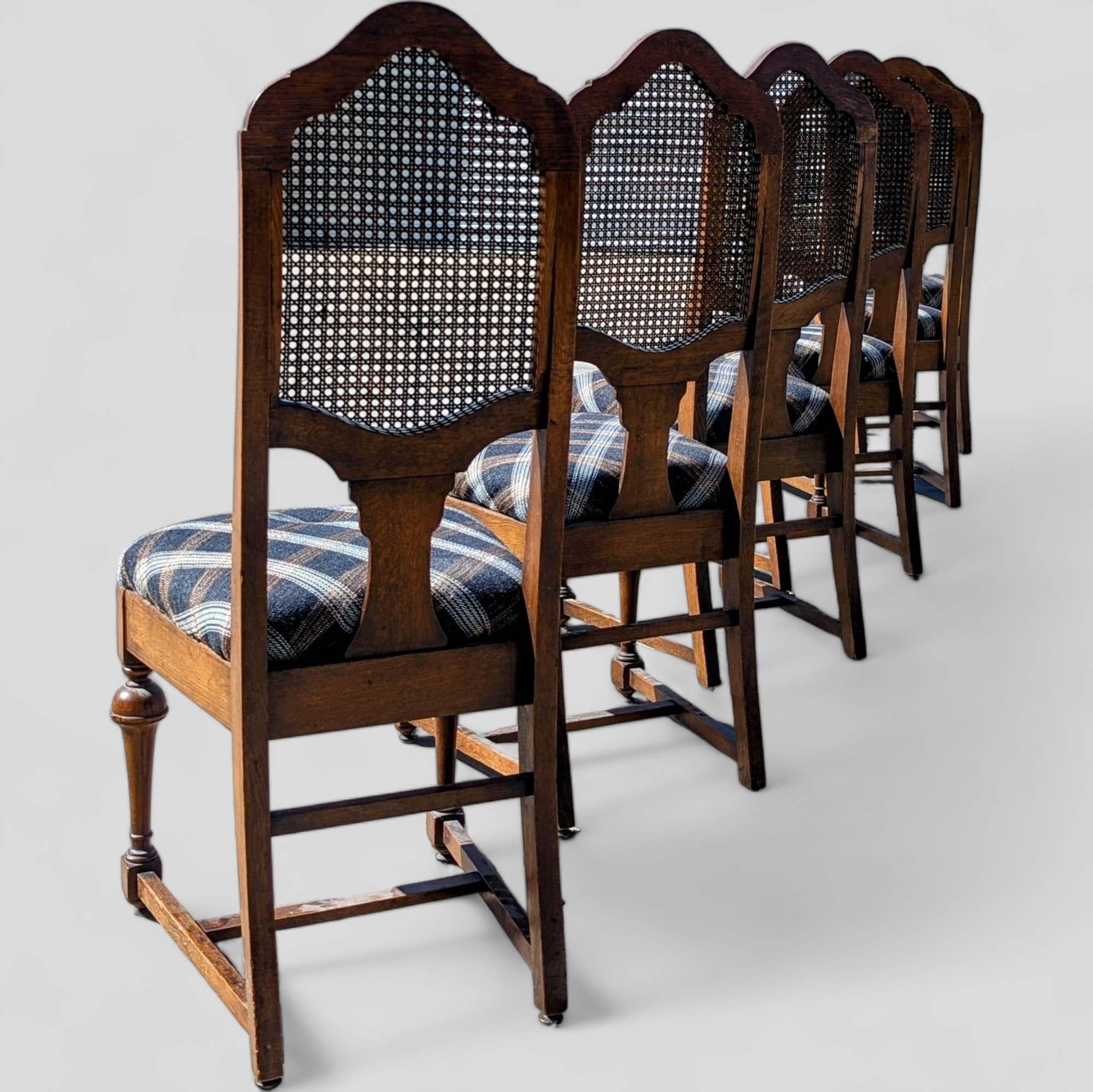 Sedie da sala da pranzo vintage in Oak, schienale a canne, primi americani, Colonial Revival in vendita 4