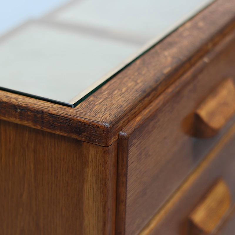 Vintage Oak Display Counter mit Schubladen im Angebot 4