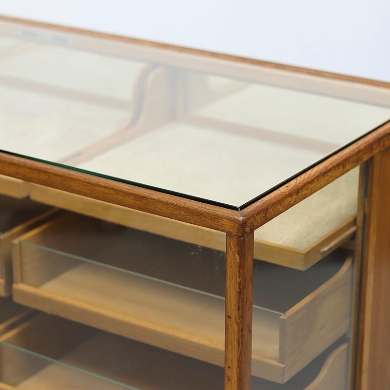 Vintage Oak Display Counter mit Schubladen (Art déco) im Angebot