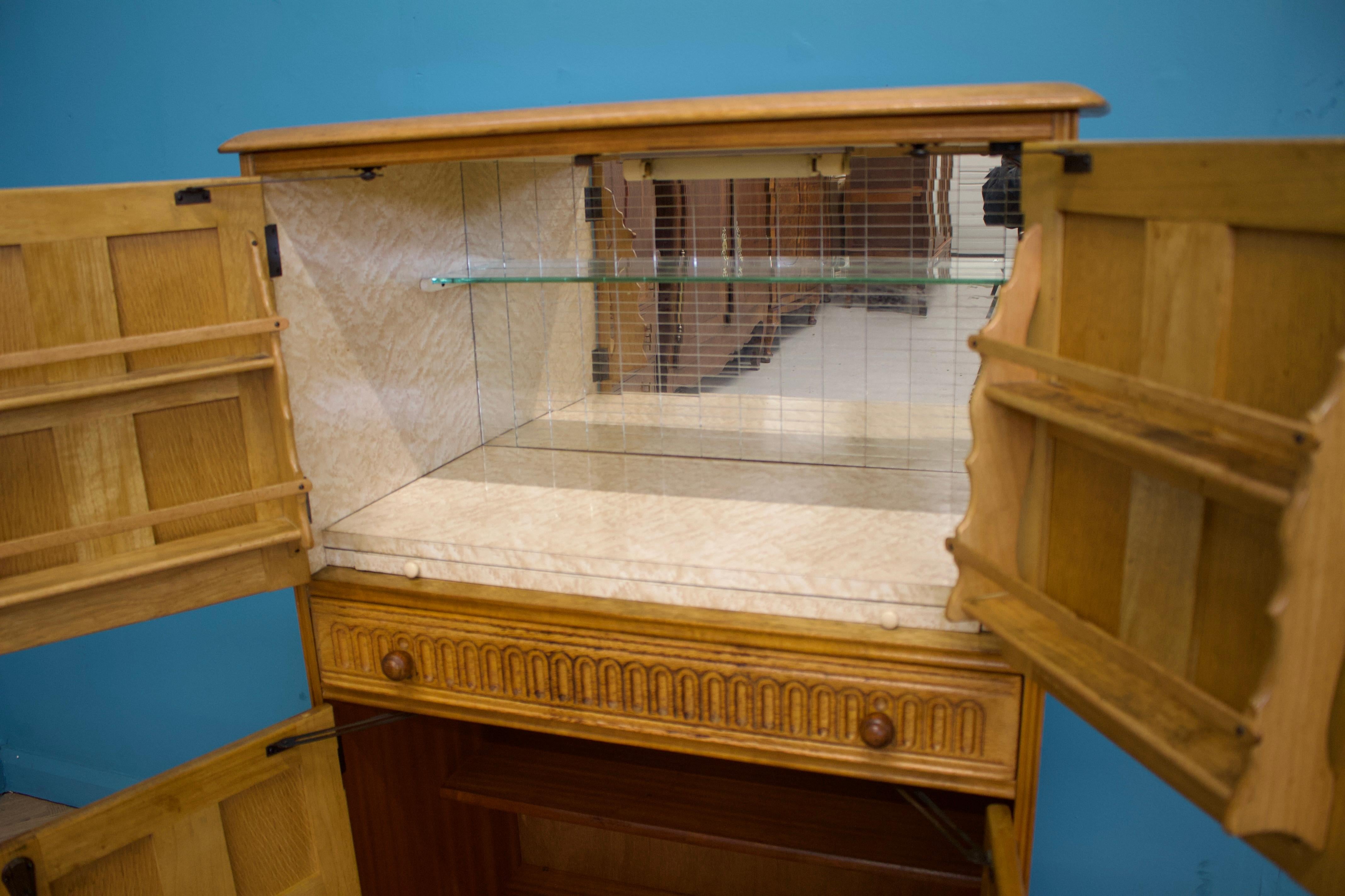 Vintage Oak Drinks Cabinet, 1960s For Sale 1