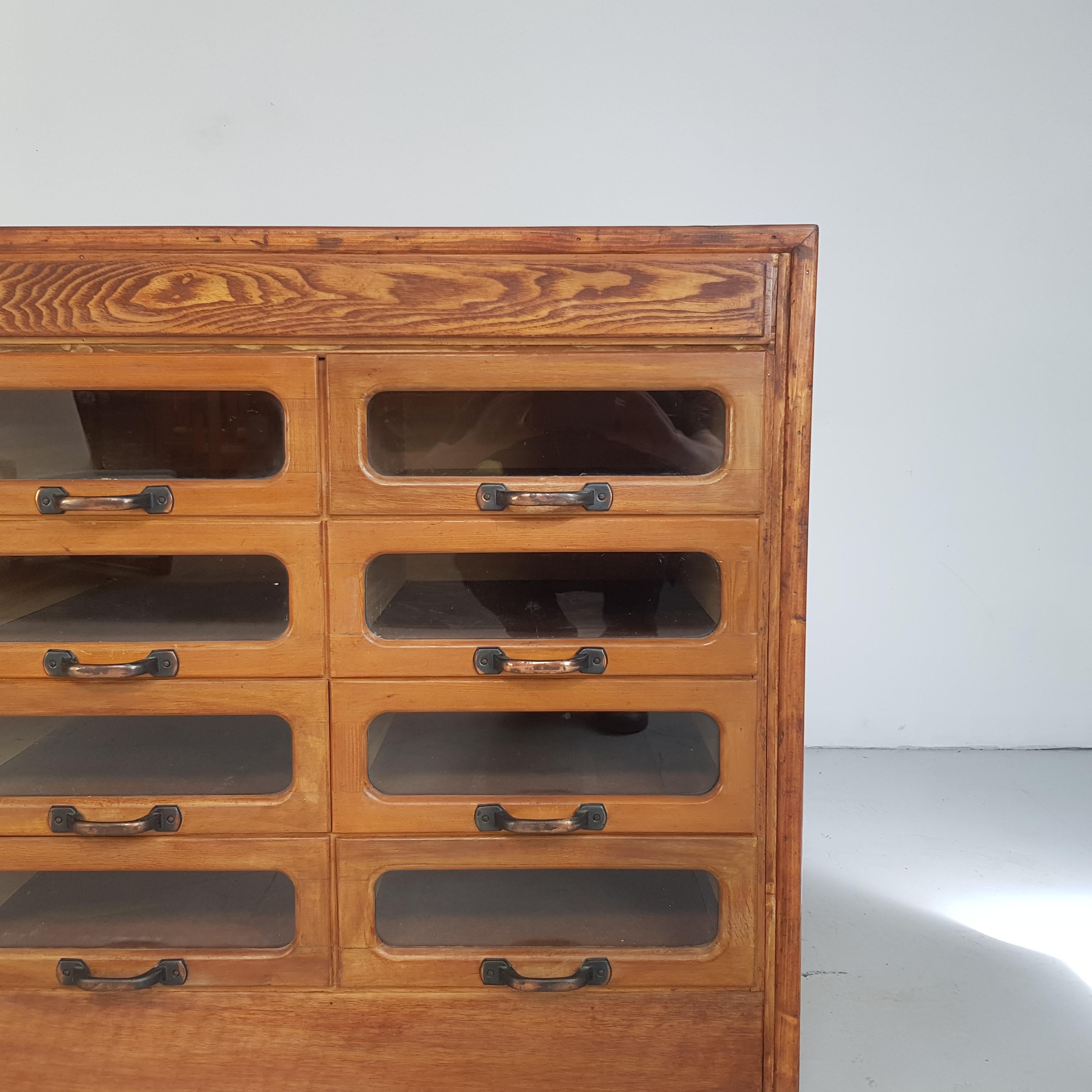 Vintage Oak Early 20th Century 12-Drawer Haberdashery Cabinet, 1930s In Good Condition In Lewes, East Sussex