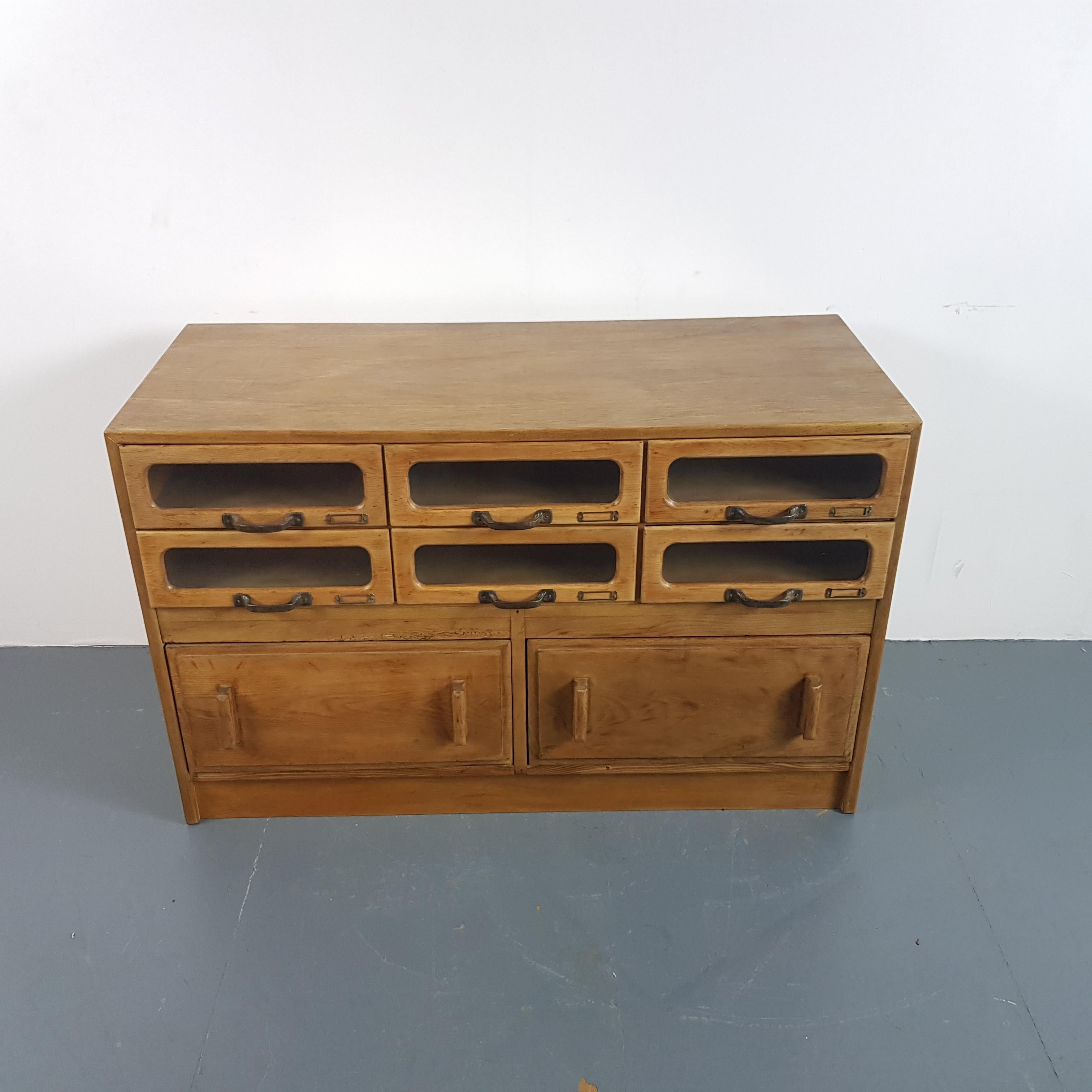 Vintage Oak Early 20th Century 8 Drawer Haberdashery Cabinet      In Good Condition For Sale In Lewes, East Sussex