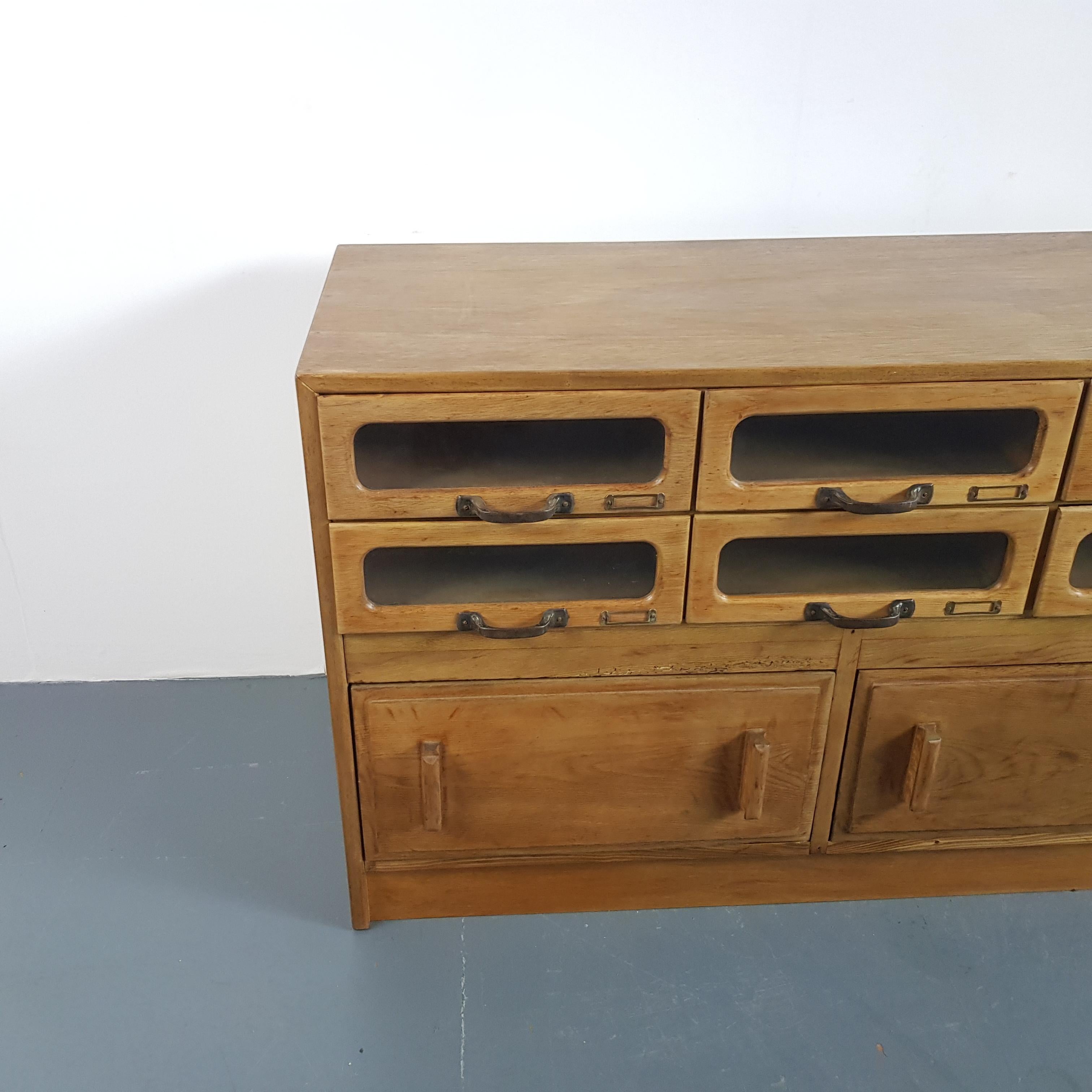 Vintage Oak Early 20th Century 8 Drawer Haberdashery Cabinet      For Sale 1