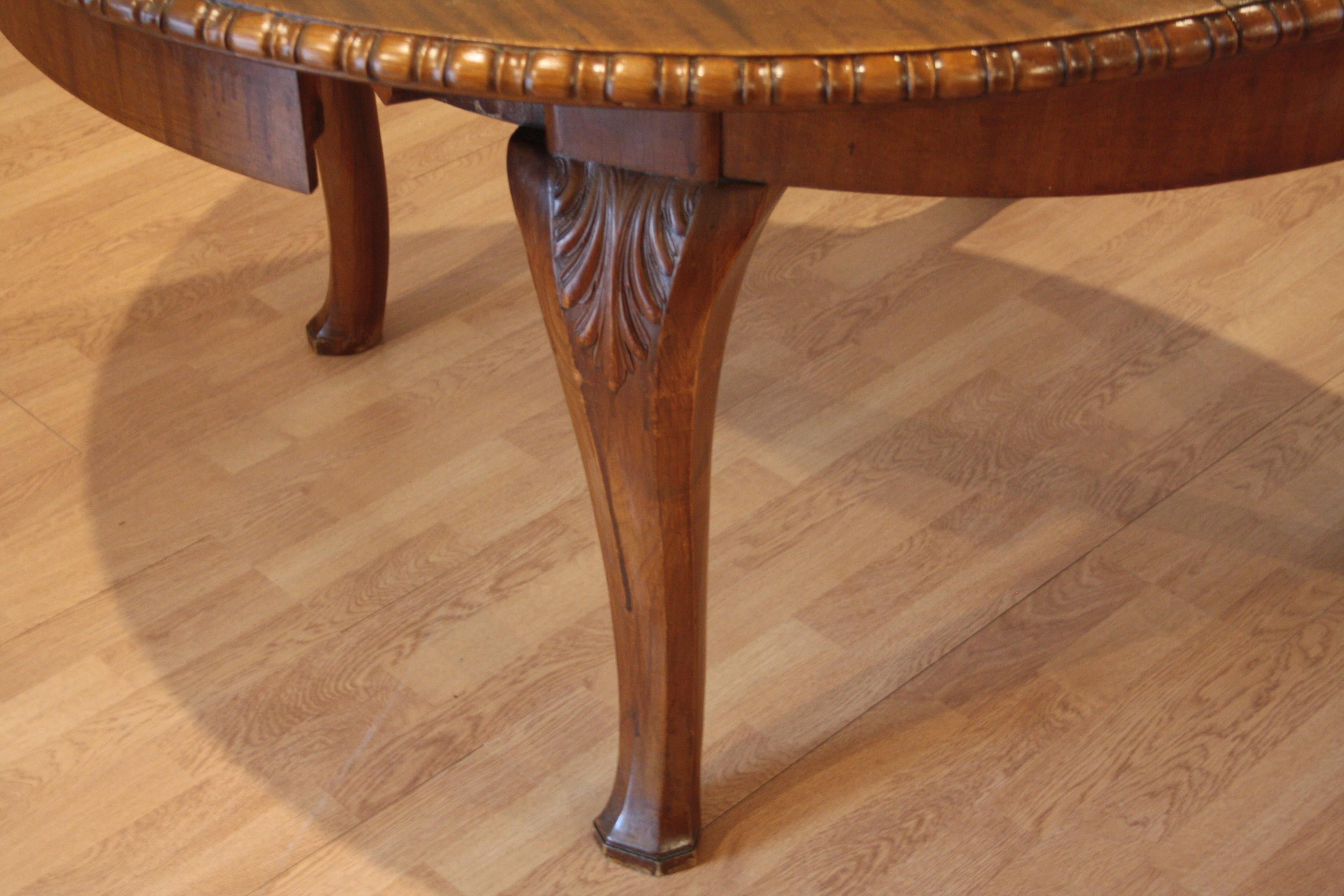 Vintage Oak Extendable Solid Table Classical Italian Quality 160 x 130 cm opened For Sale 4