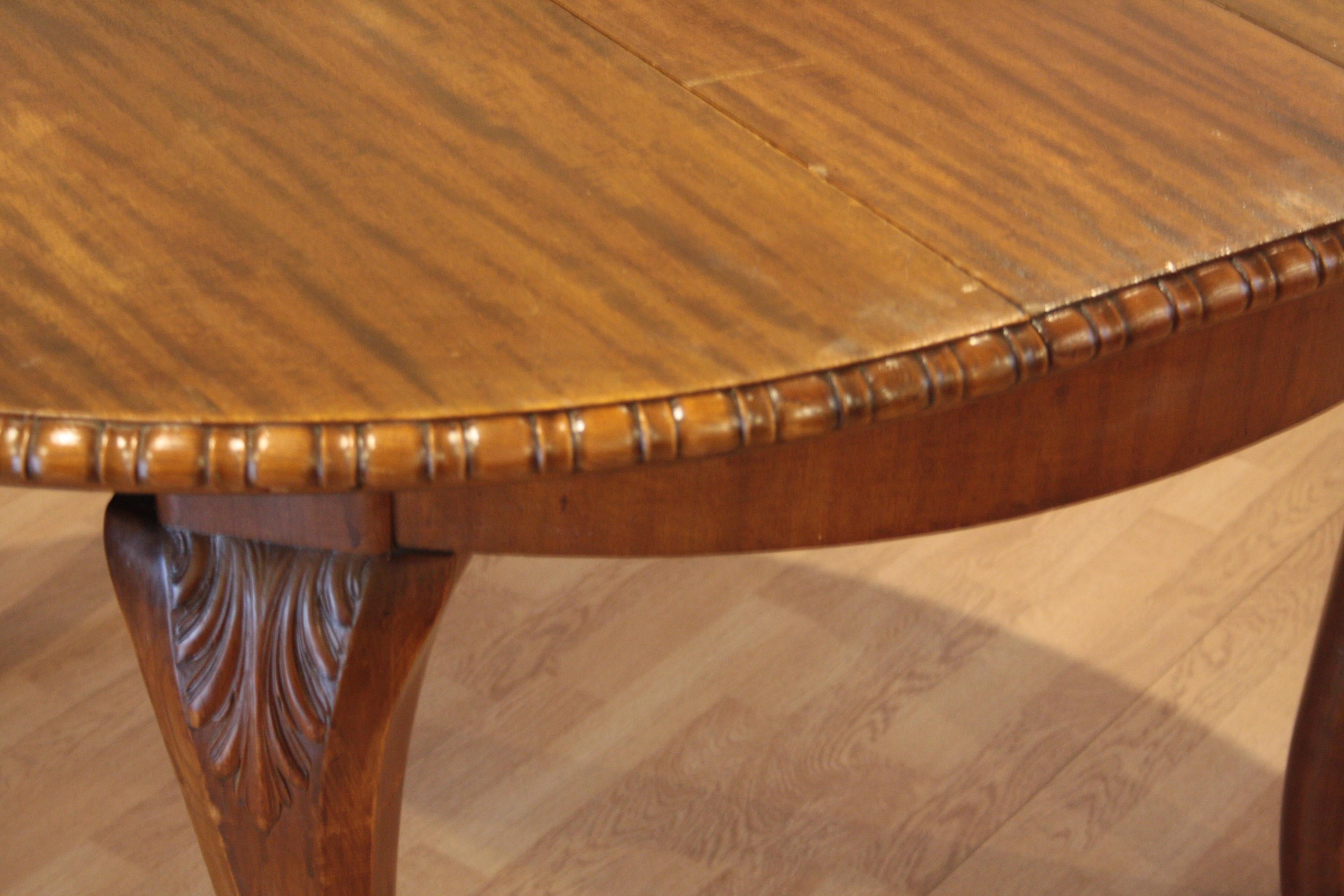 Vintage Oak Extendable Solid Table Classical Italian Quality 160 x 130 cm opened For Sale 5