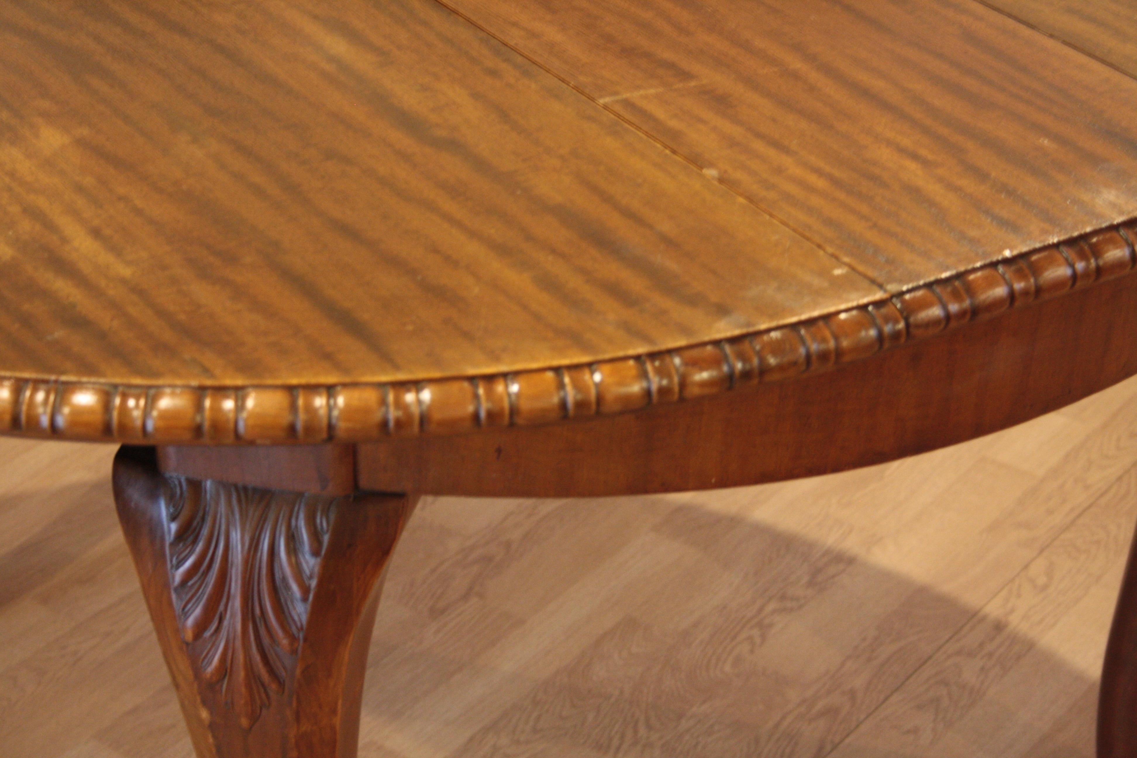 Vintage Oak Extendable Solid Table Classical Italian Quality 160 x 130 cm opened For Sale 6