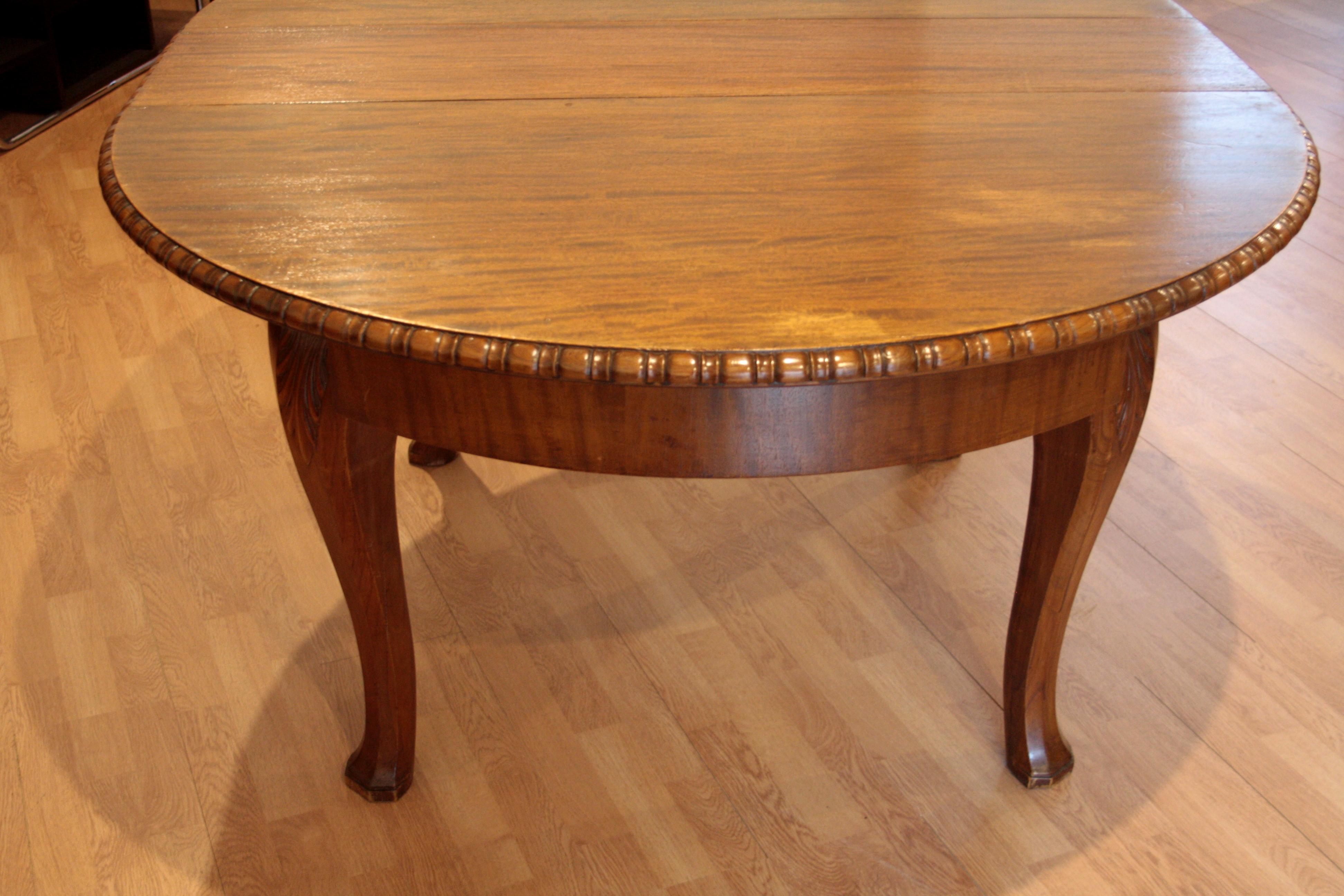Vintage Oak Extendable Solid Table Classical Italian Quality 160 x 130 cm opened For Sale 7