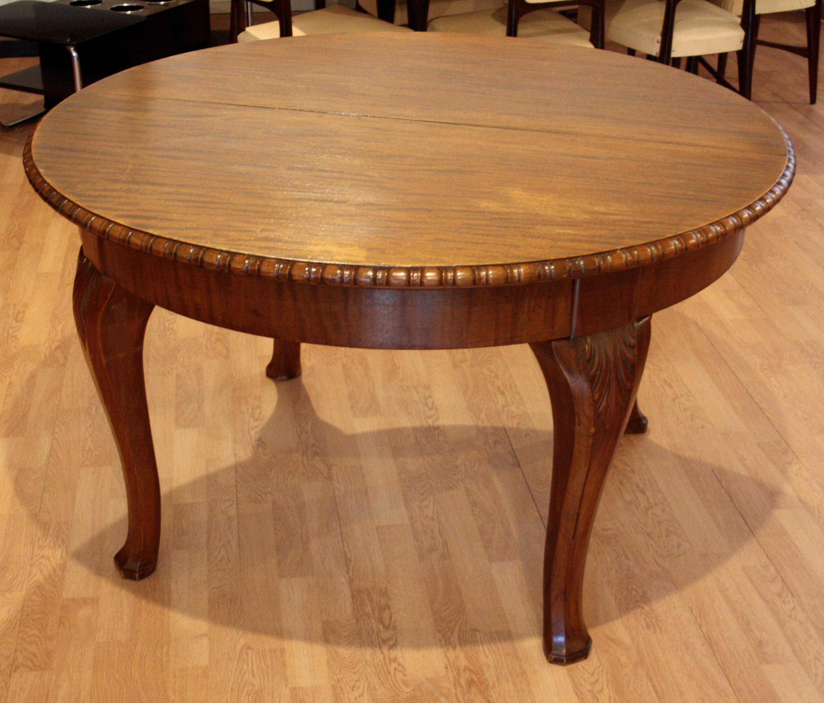 Vintage Oak Extendable Solid Table Classical Italian Quality 160 x 130 cm opened For Sale 8
