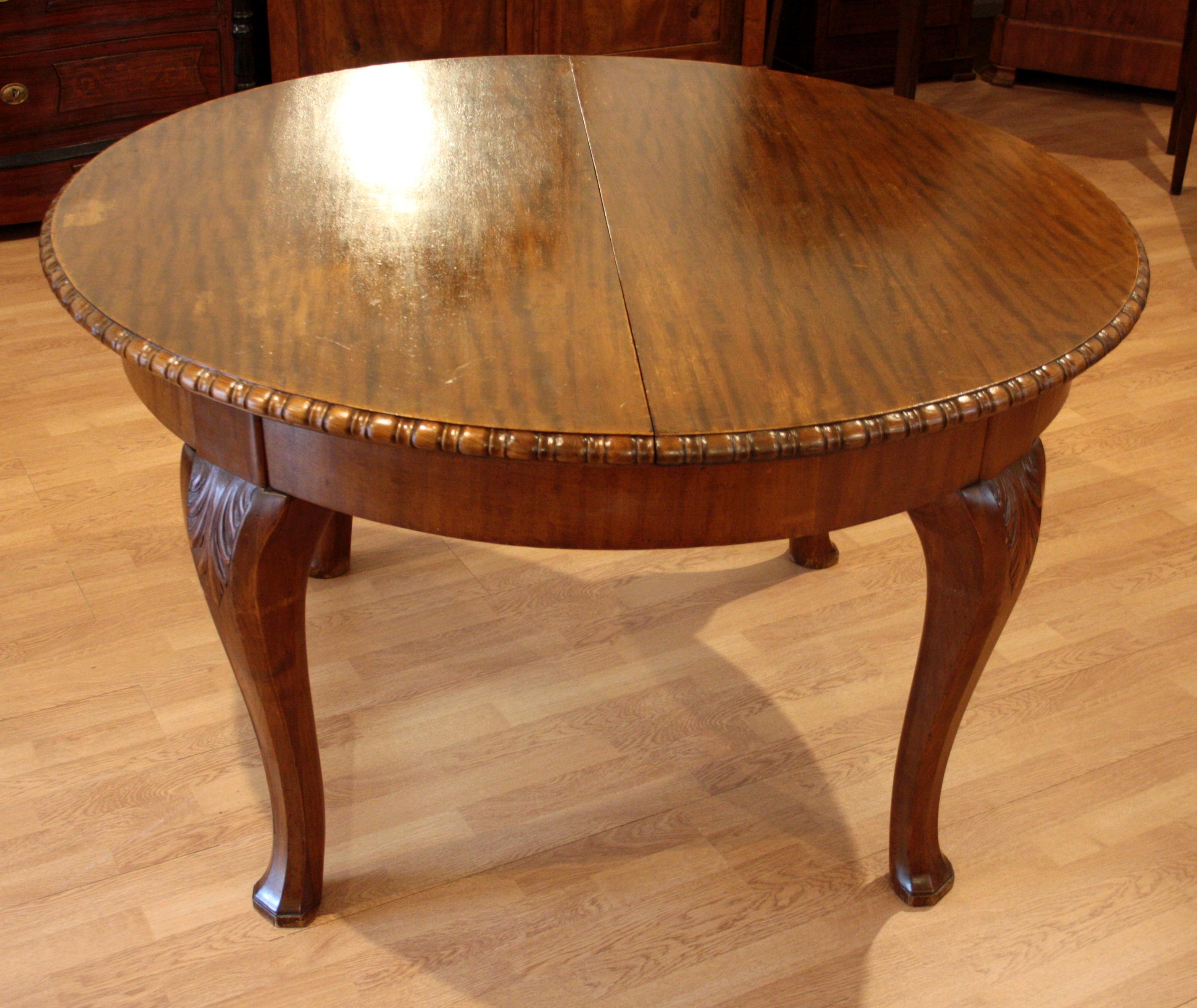 Vintage Oak Extendable Solid Table Classical Italian Quality 160 x 130 cm opened For Sale 9