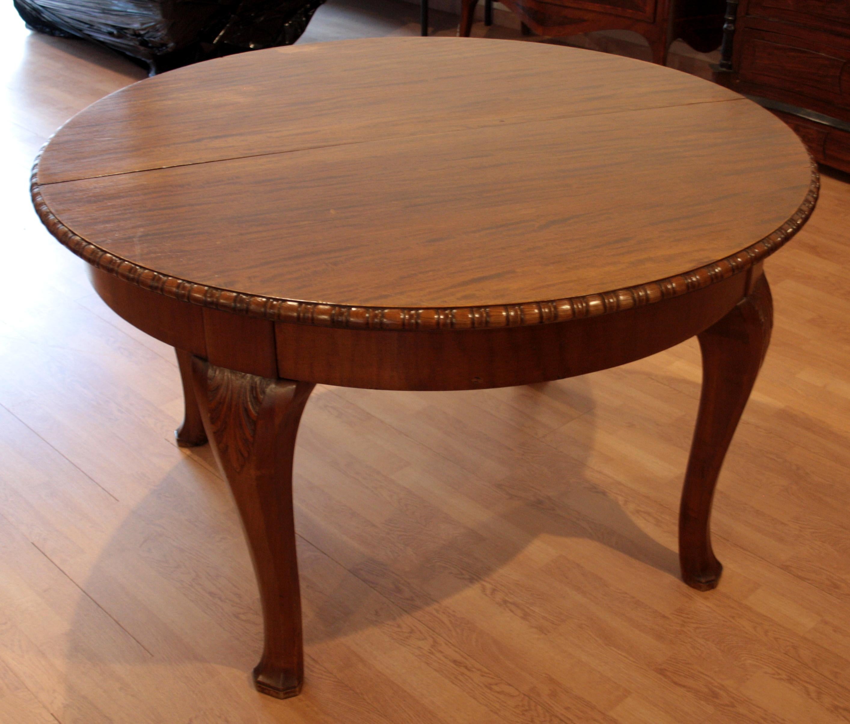 Vintage Oak Extendable Solid Table Classical Italian Quality 160 x 130 cm opened For Sale 10