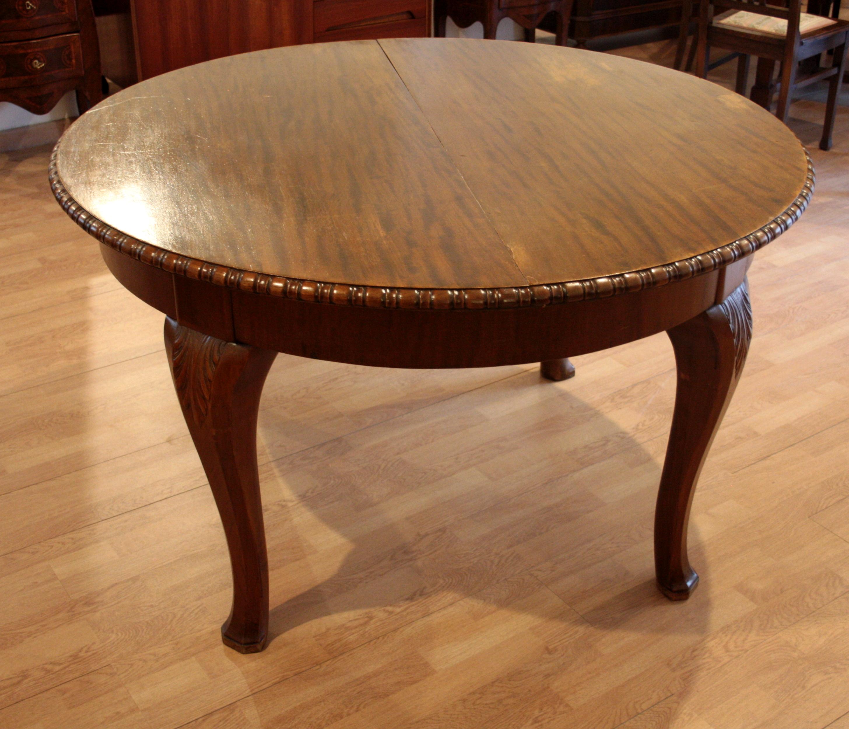 Vintage Oak Extendable Solid Table Classical Italian Quality 160 x 130 cm opened For Sale 11