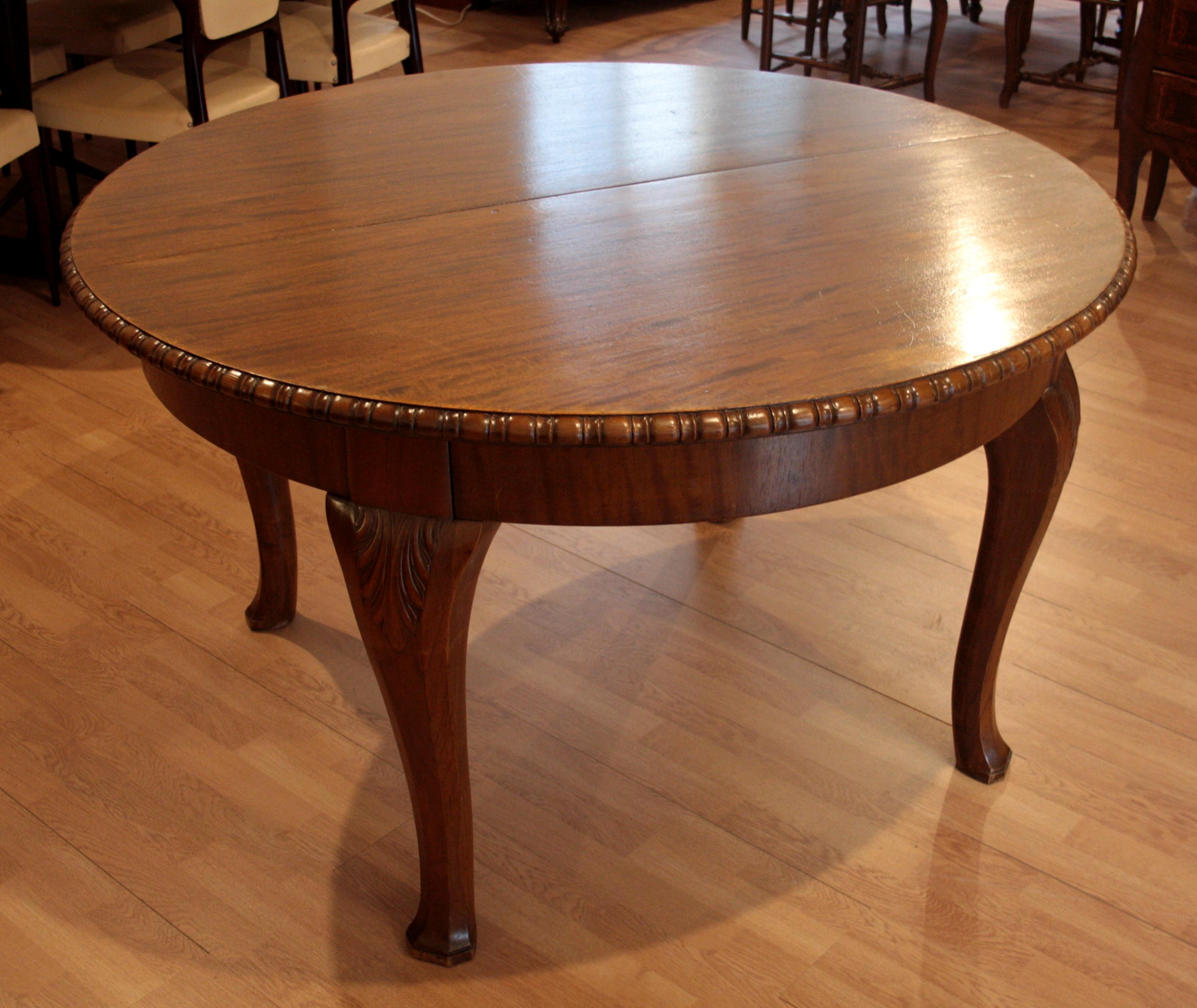 Vintage Oak Extendable Solid Table Classical Italian Quality 160 x 130 cm opened For Sale 12