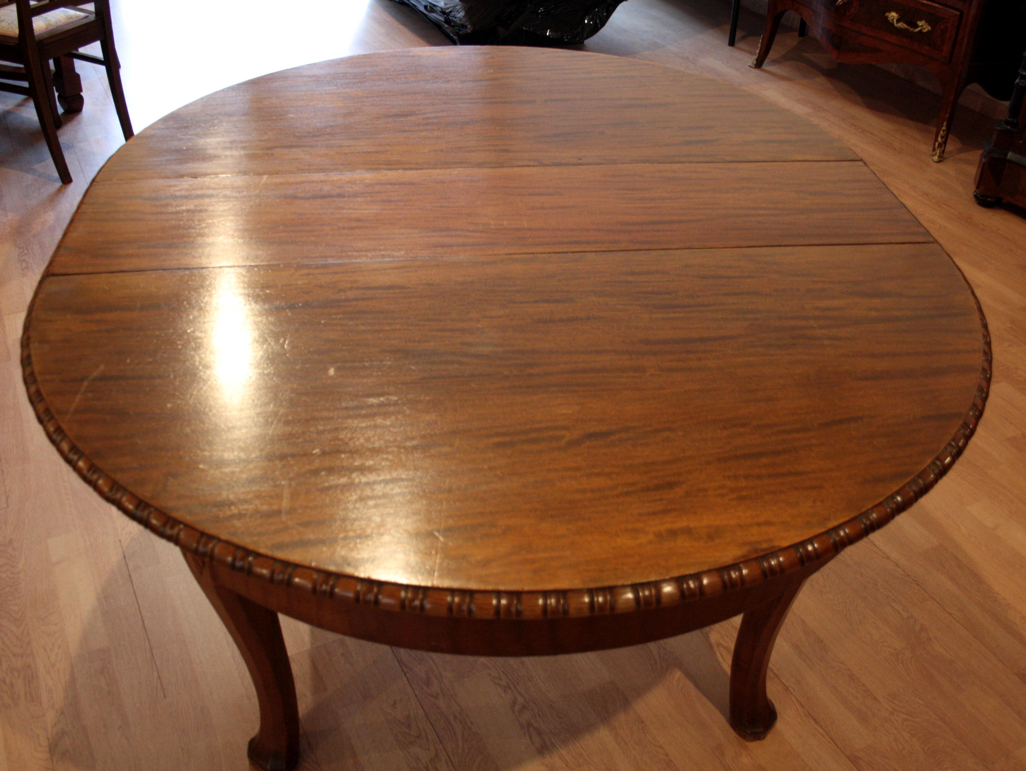 Vintage Oak Extendable Solid Table Classical Italian Quality 160 x 130 cm opened For Sale 1