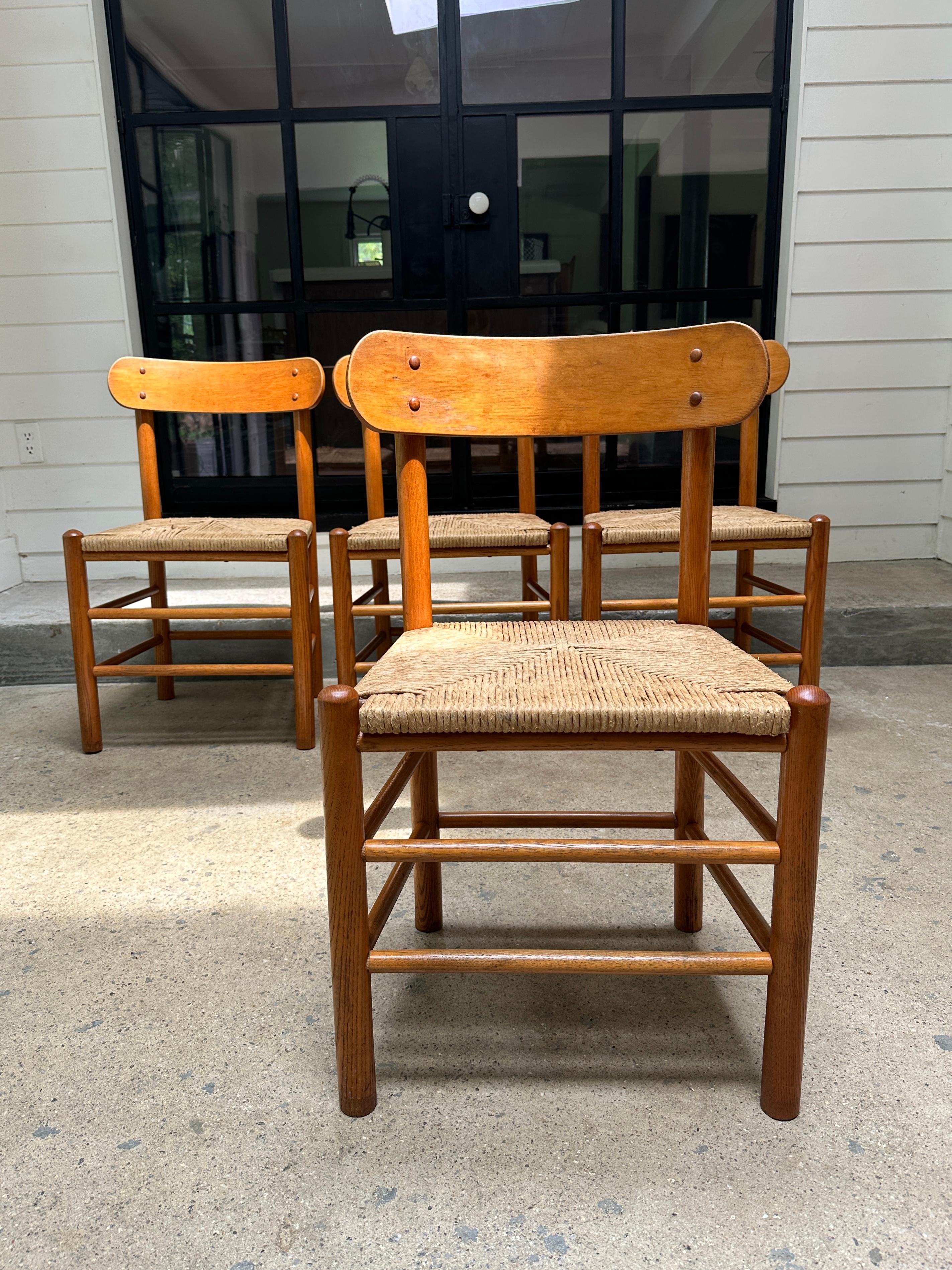 Vintage Oak Landhausstühle im Stil von Mogensen - 4er-Set im Zustand „Gut“ im Angebot in Asheville, NC