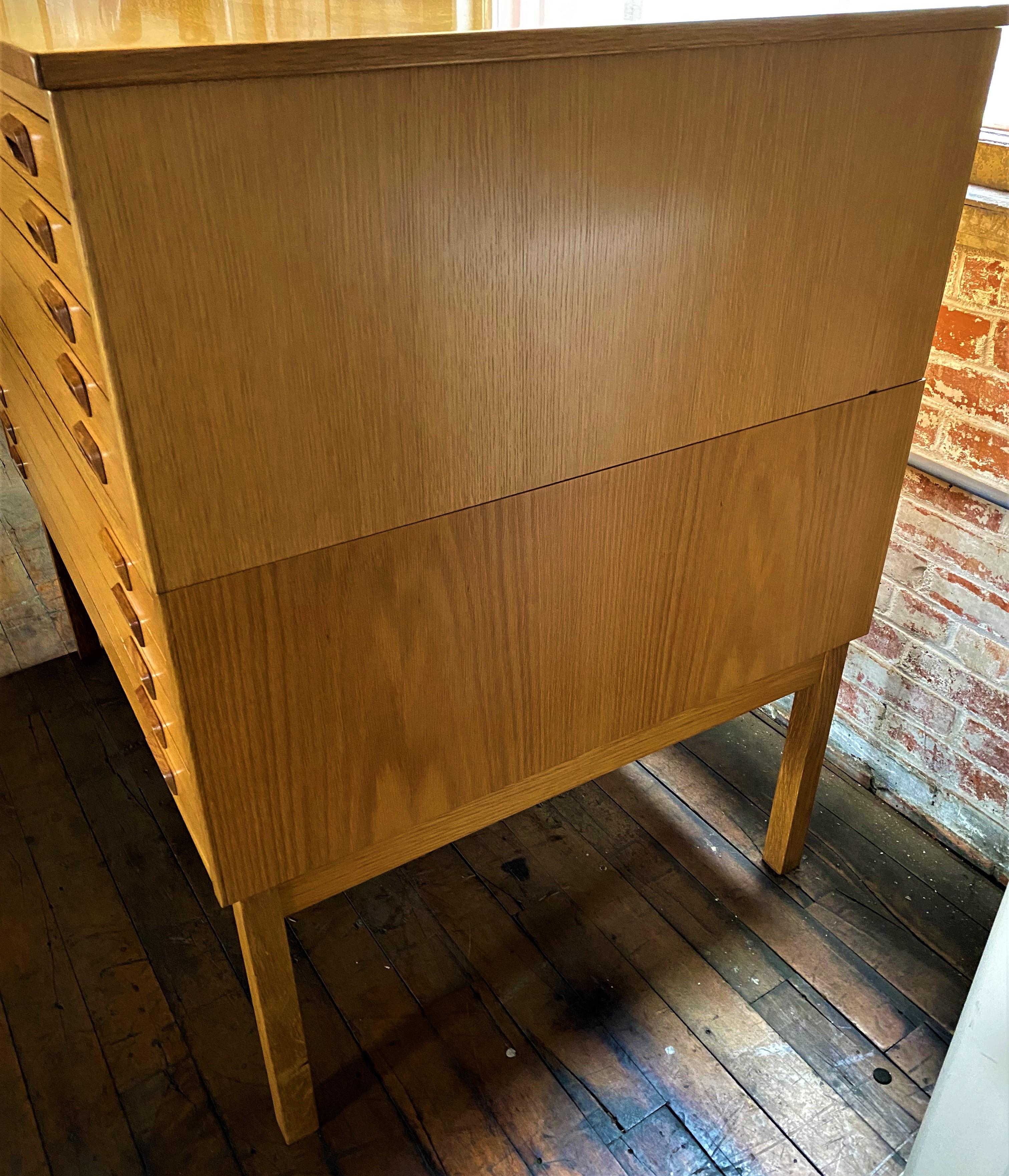 Mid-Modern flat file

Overall Dimensions: 34