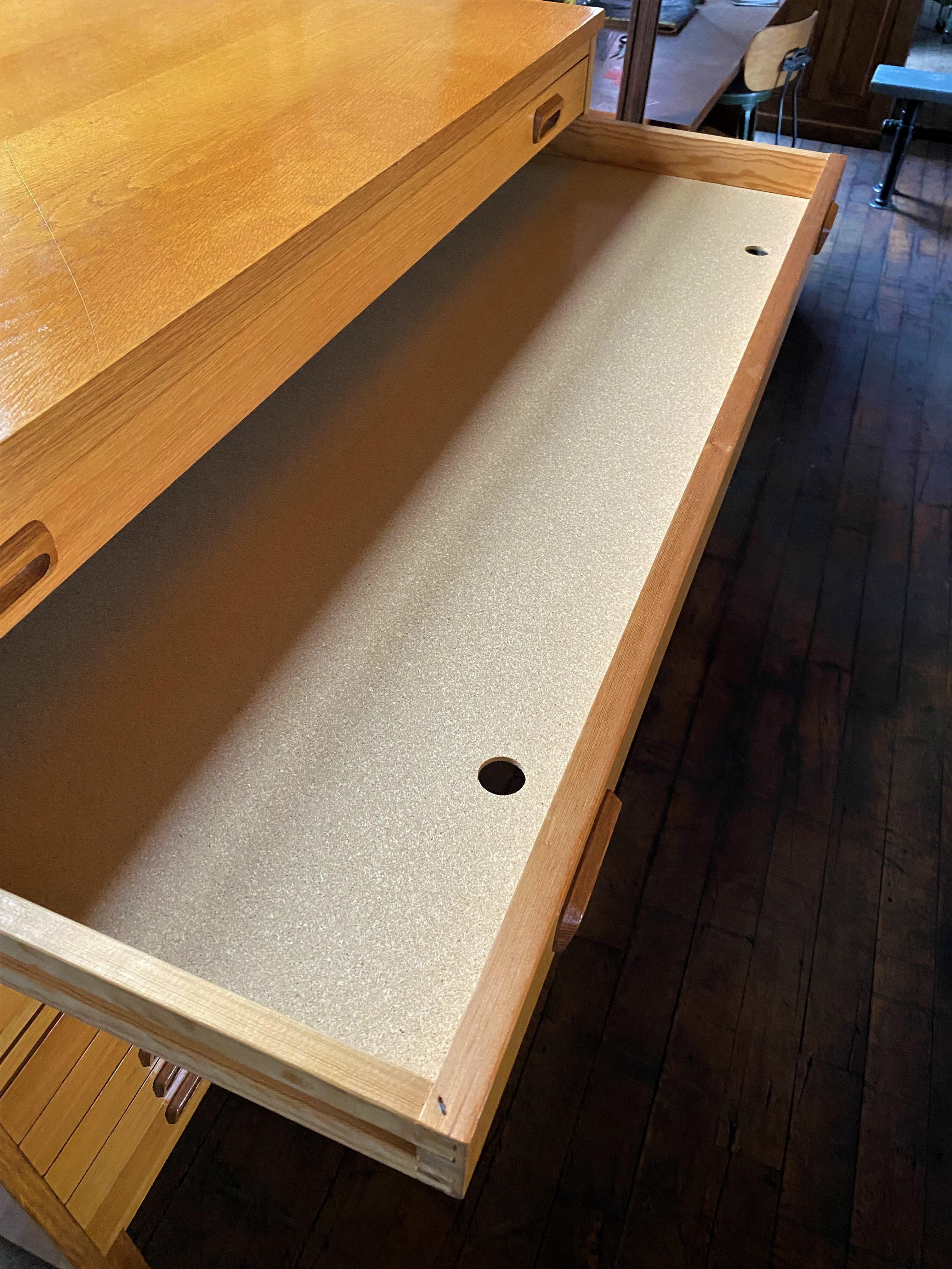 Vintage Oak Flat File In Good Condition In Oakville, CT