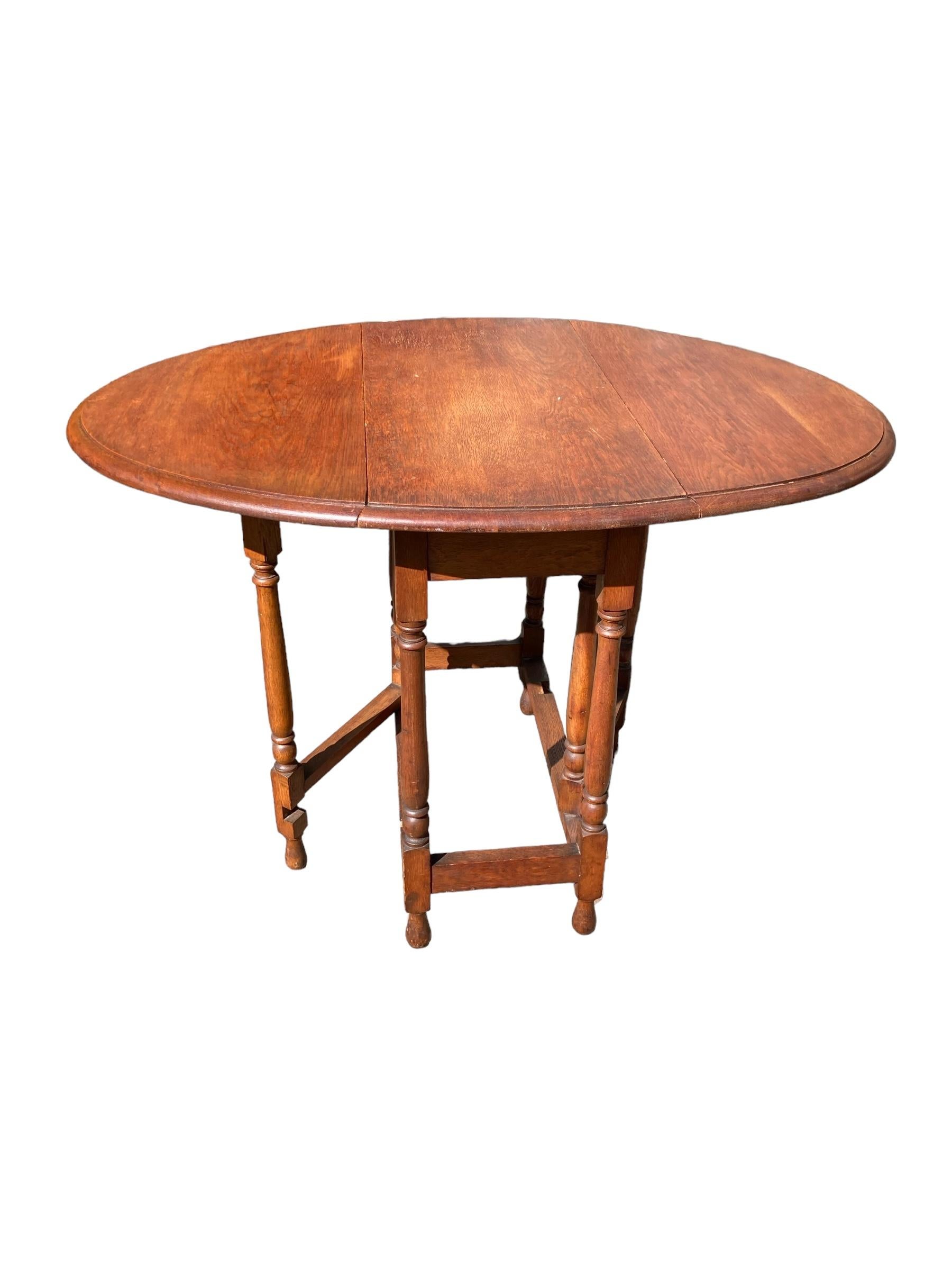 Mid-Century Modern Vintage Oak Gate Leg, drop leaf table For Sale