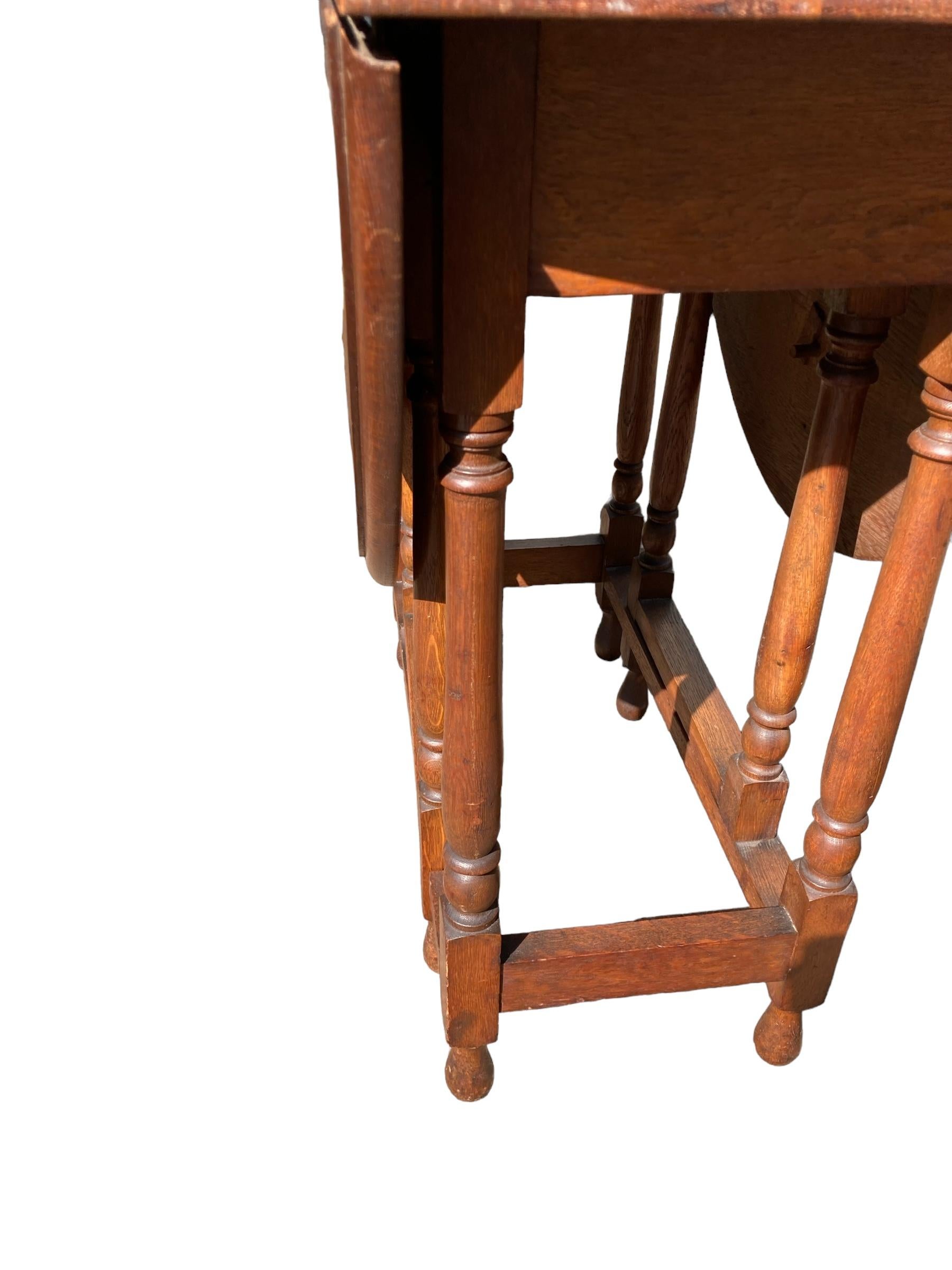 20th Century Vintage Oak Gate Leg, drop leaf table For Sale