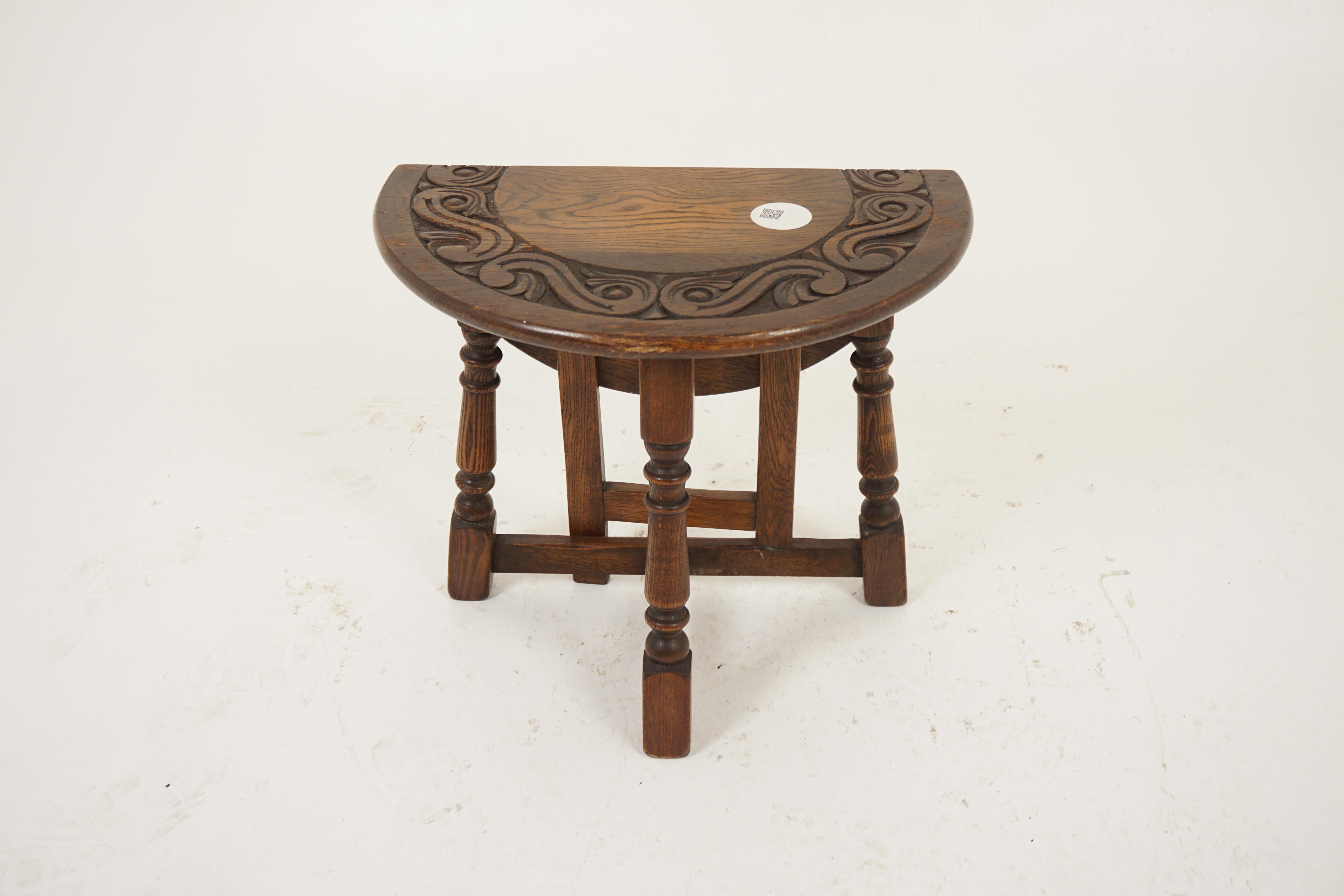 Antique Oak Gateleg, Petite Carved Drop Leaf Table, Scotland 1930, H1097 In Good Condition For Sale In Vancouver, BC