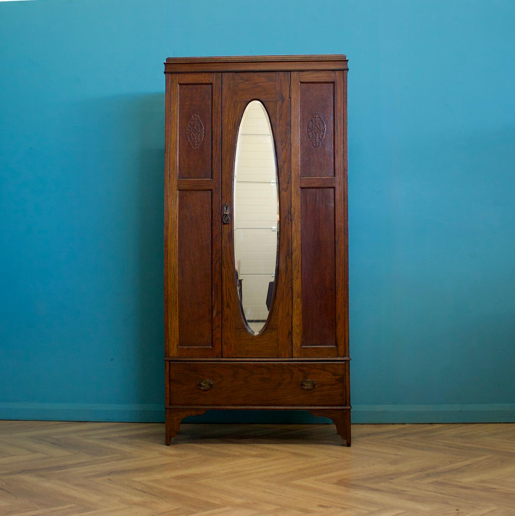 British Vintage Oak Hall Robe Cupboard or Wardrobe, 1910s