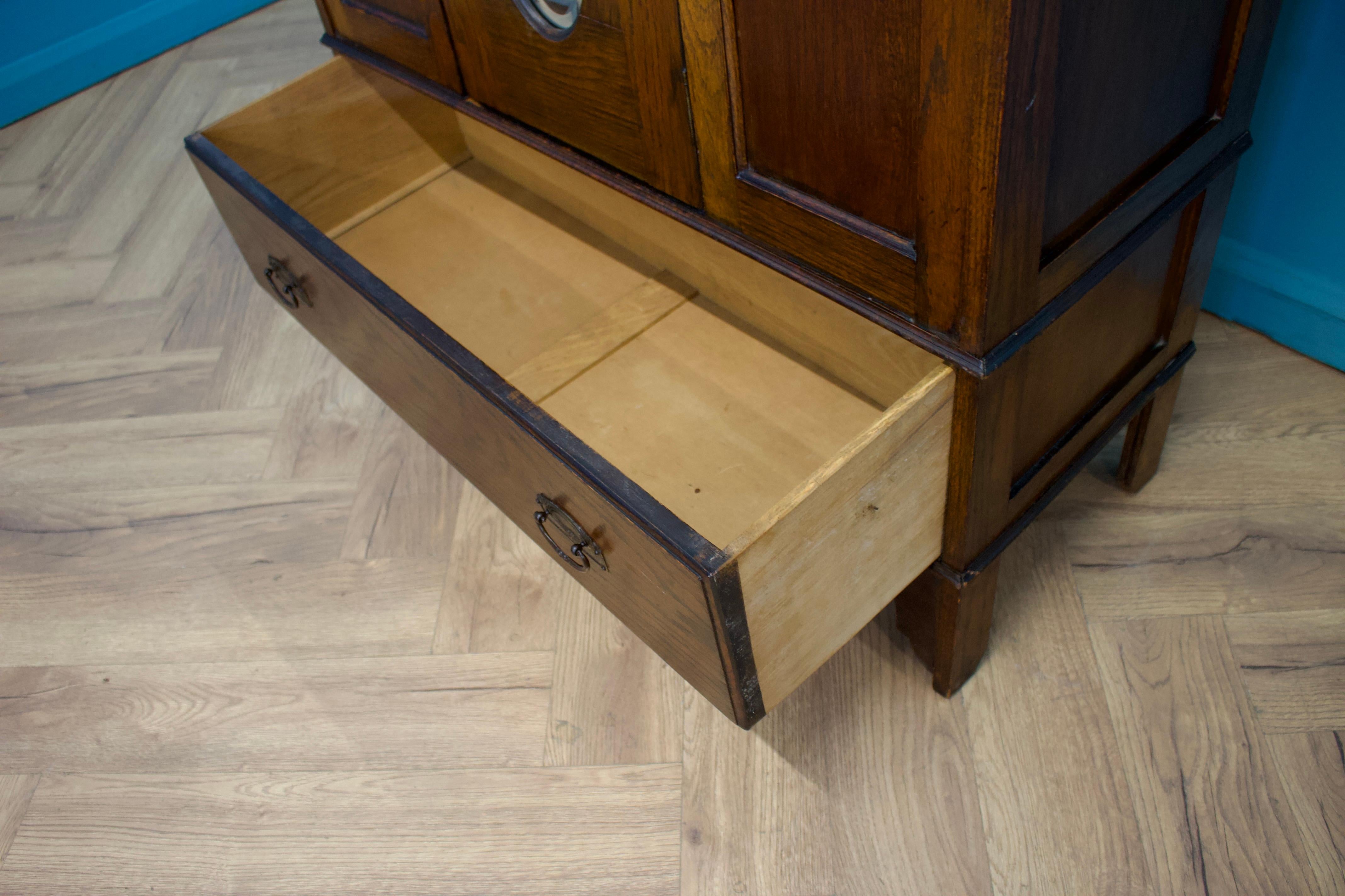 Vintage Oak Hall Robe Cupboard or Wardrobe, 1910s In Good Condition In South Shields, GB