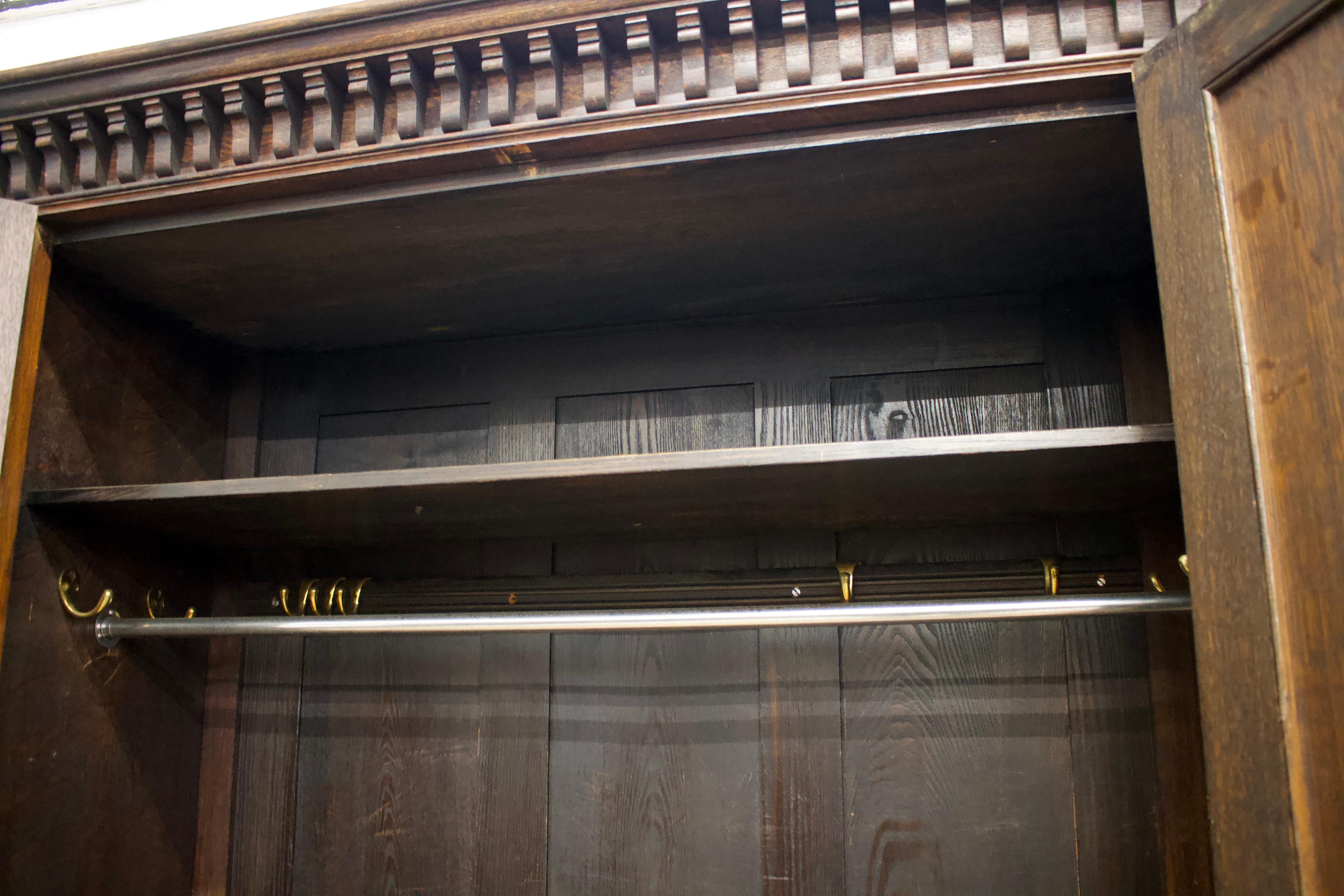 Hall Robe-Schrank oder Kleiderschrank aus Eiche, 1920er Jahre, Vintage im Angebot 3