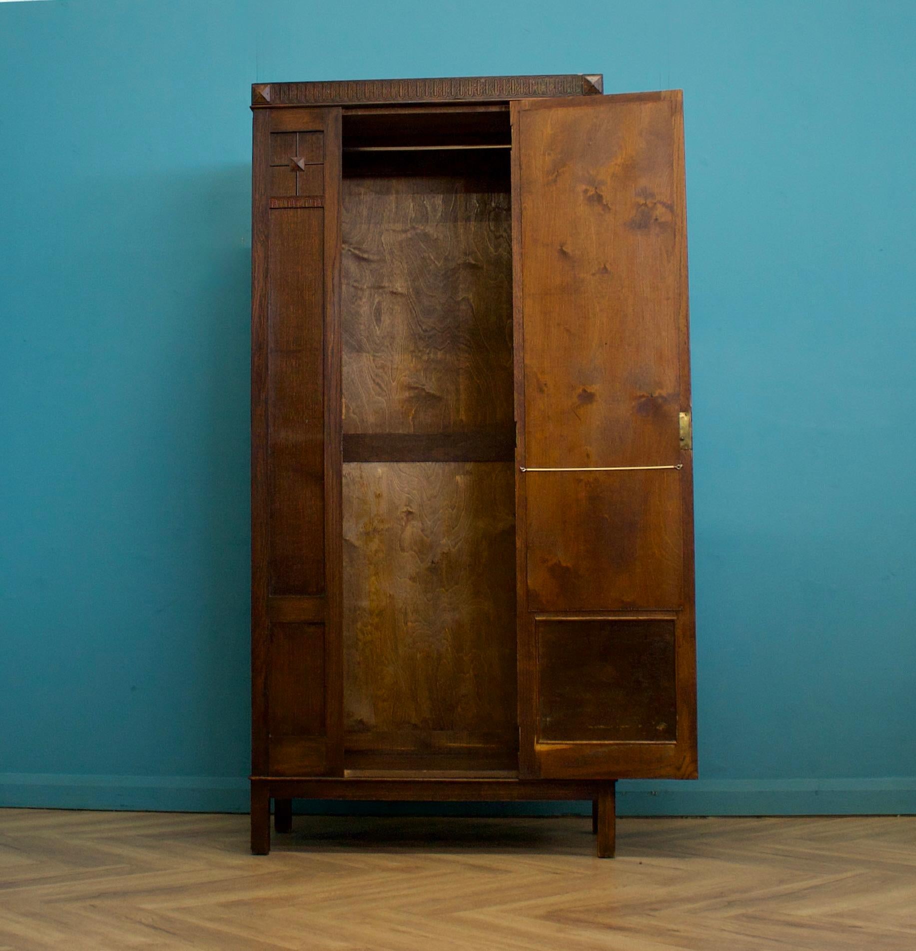 Hall Robe-Schrank oder Kleiderschrank aus Eiche, 1920er Jahre, Vintage im Zustand „Gut“ im Angebot in South Shields, GB