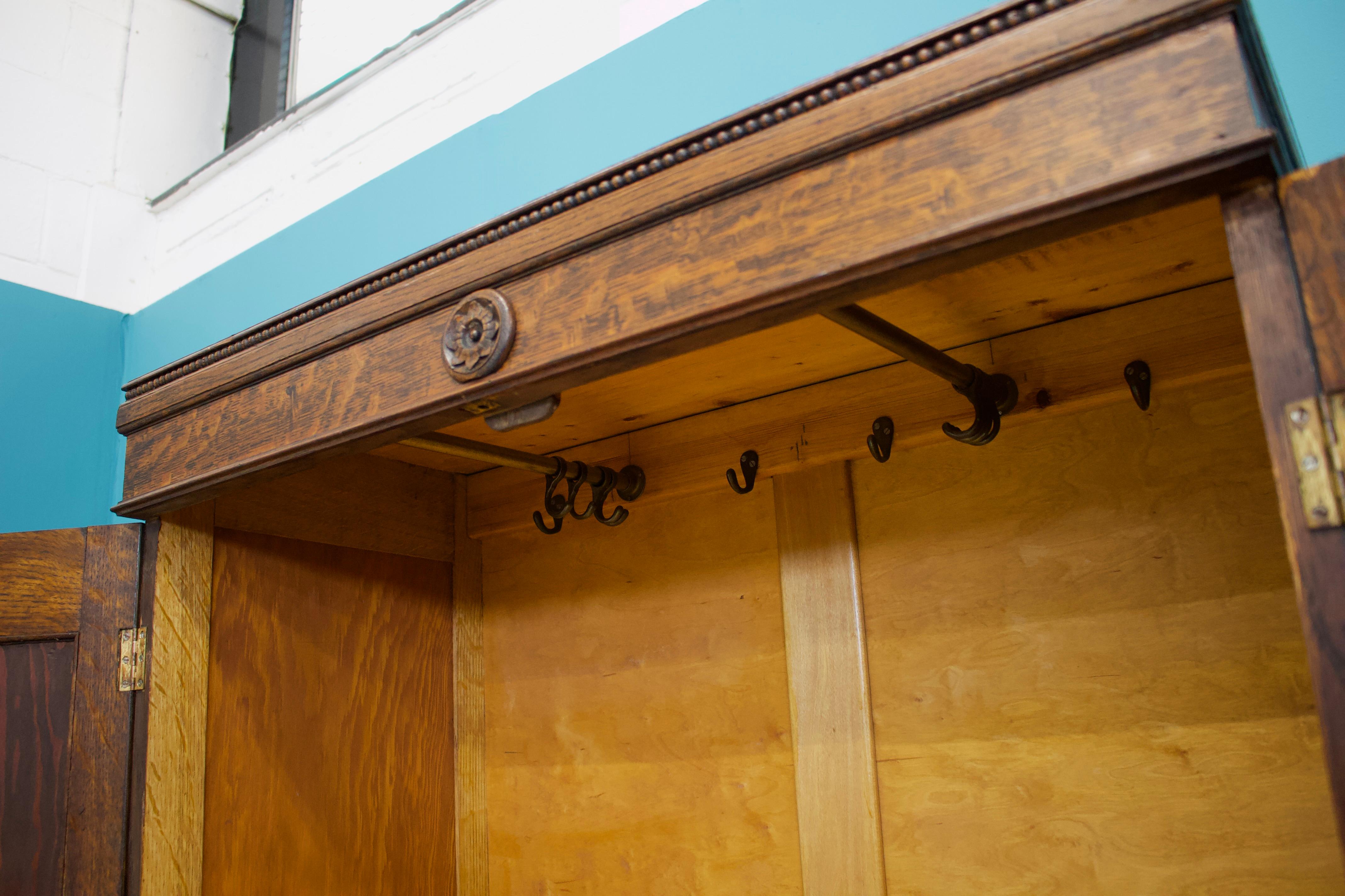 Hall Robe-Schrank oder Kleiderschrank aus Eiche, 1920er Jahre, Vintage (Holz) im Angebot